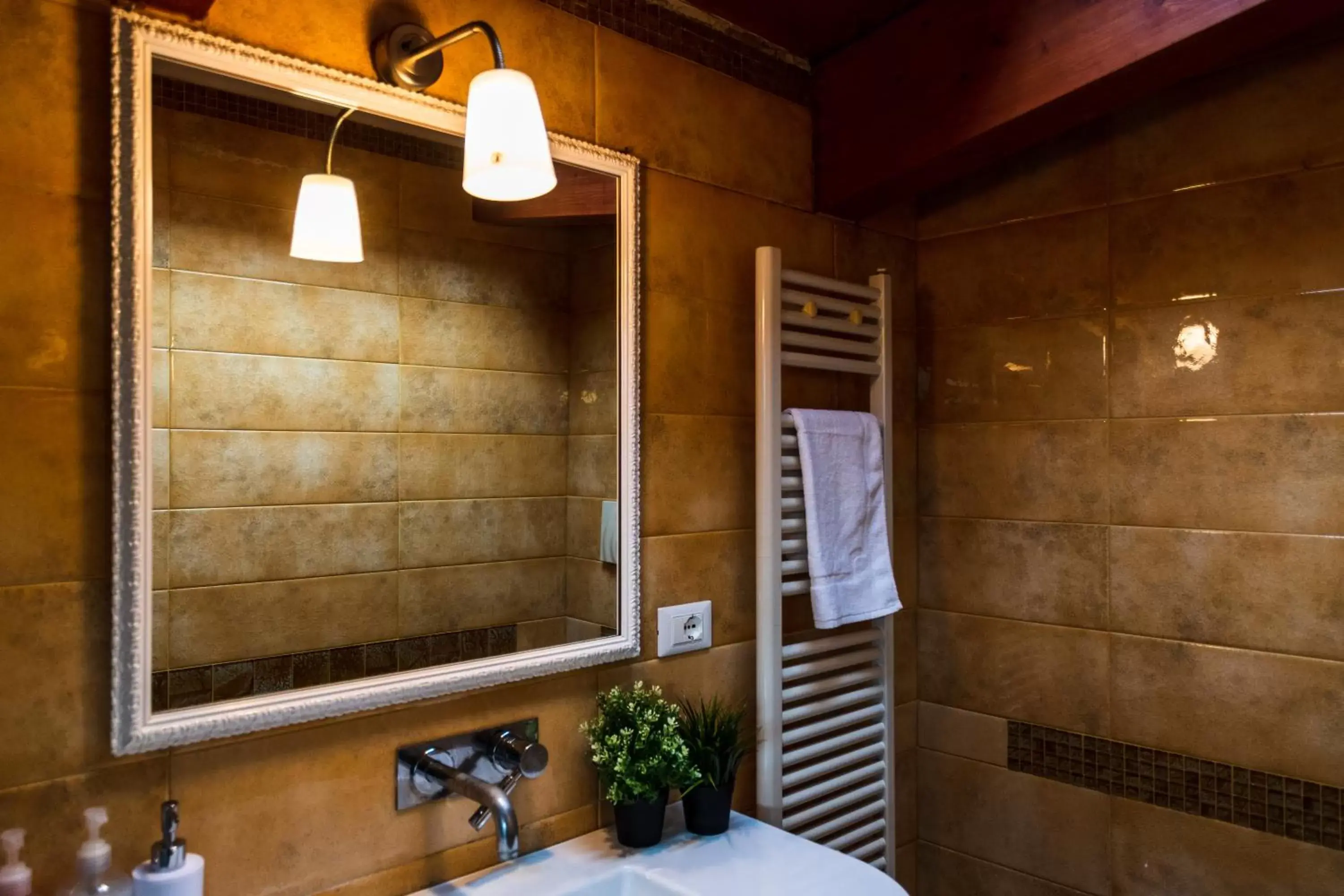 Shower in Borgo Antico B&b