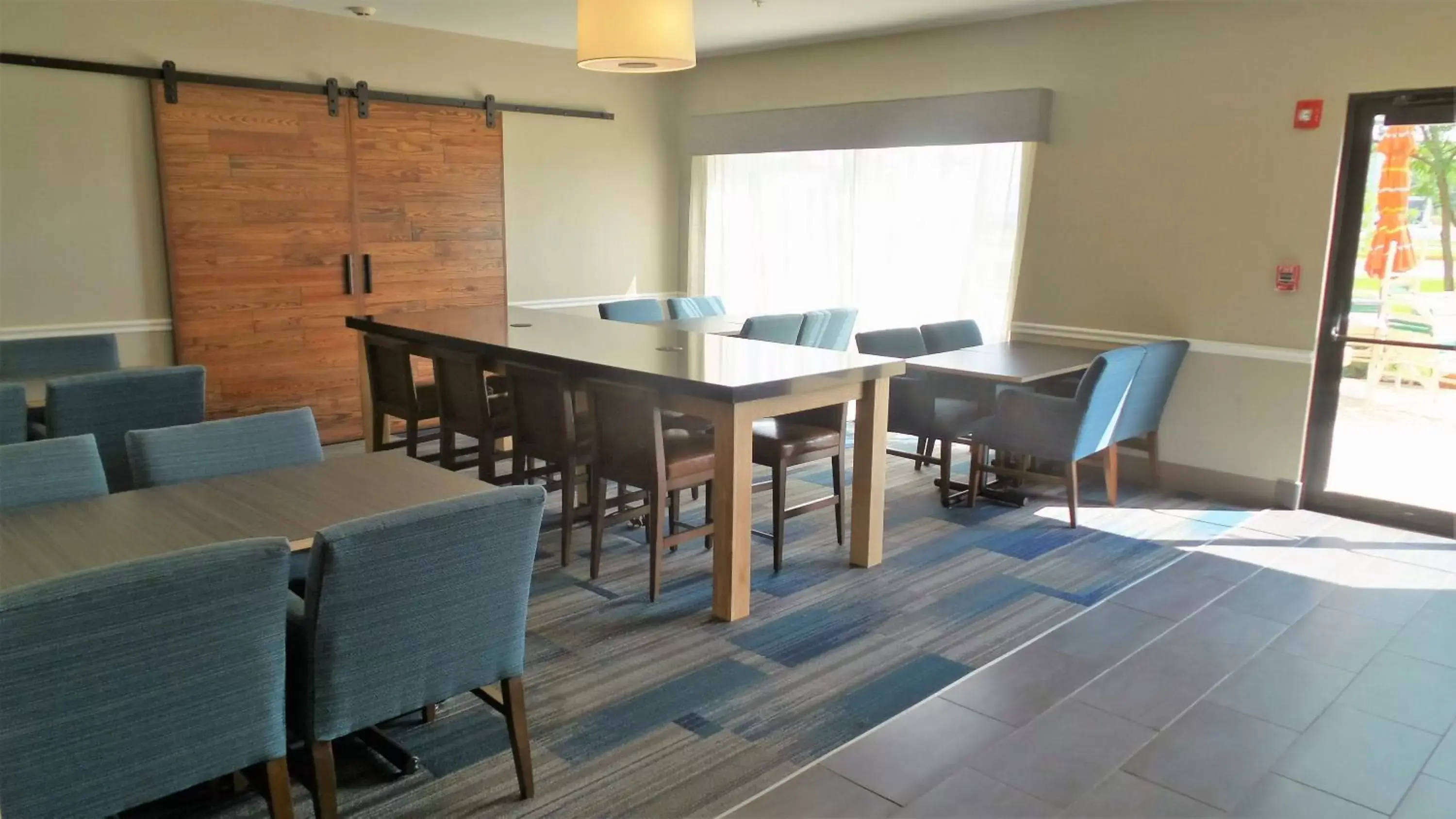 Restaurant/places to eat in Muncie Place Hotel & Suites Restaurant/places to eat in Muncie Place Hotel & Suites