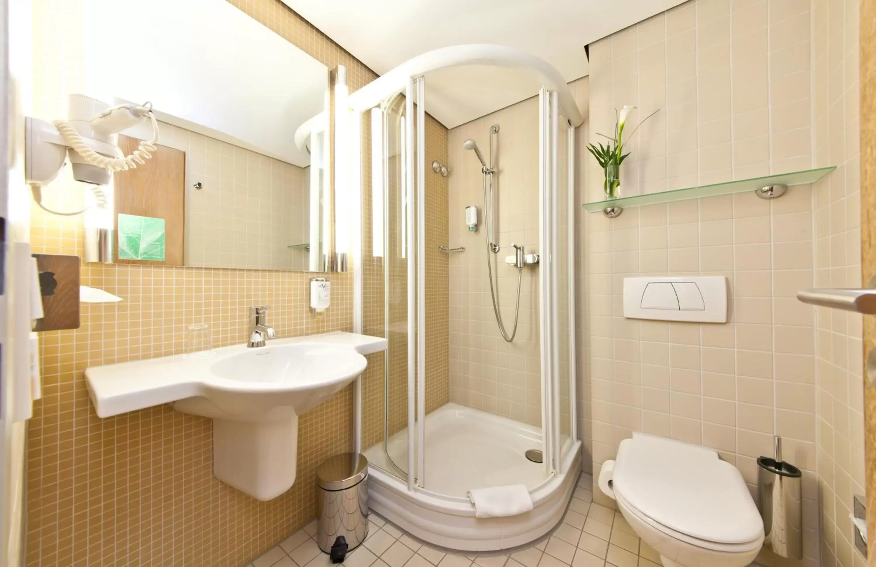 Toilet, Bathroom in Novum Hotel Silence Garden Köln Brück