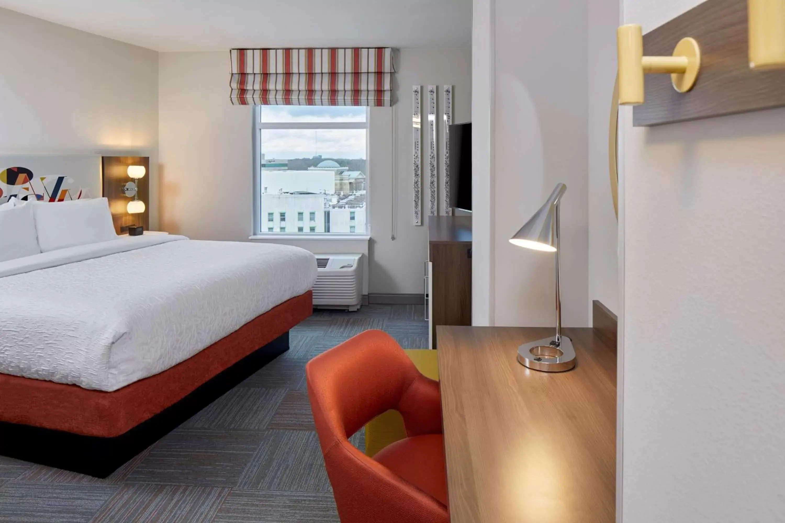 Bedroom in Hampton Inn & Suites Atlanta-Midtown, Ga