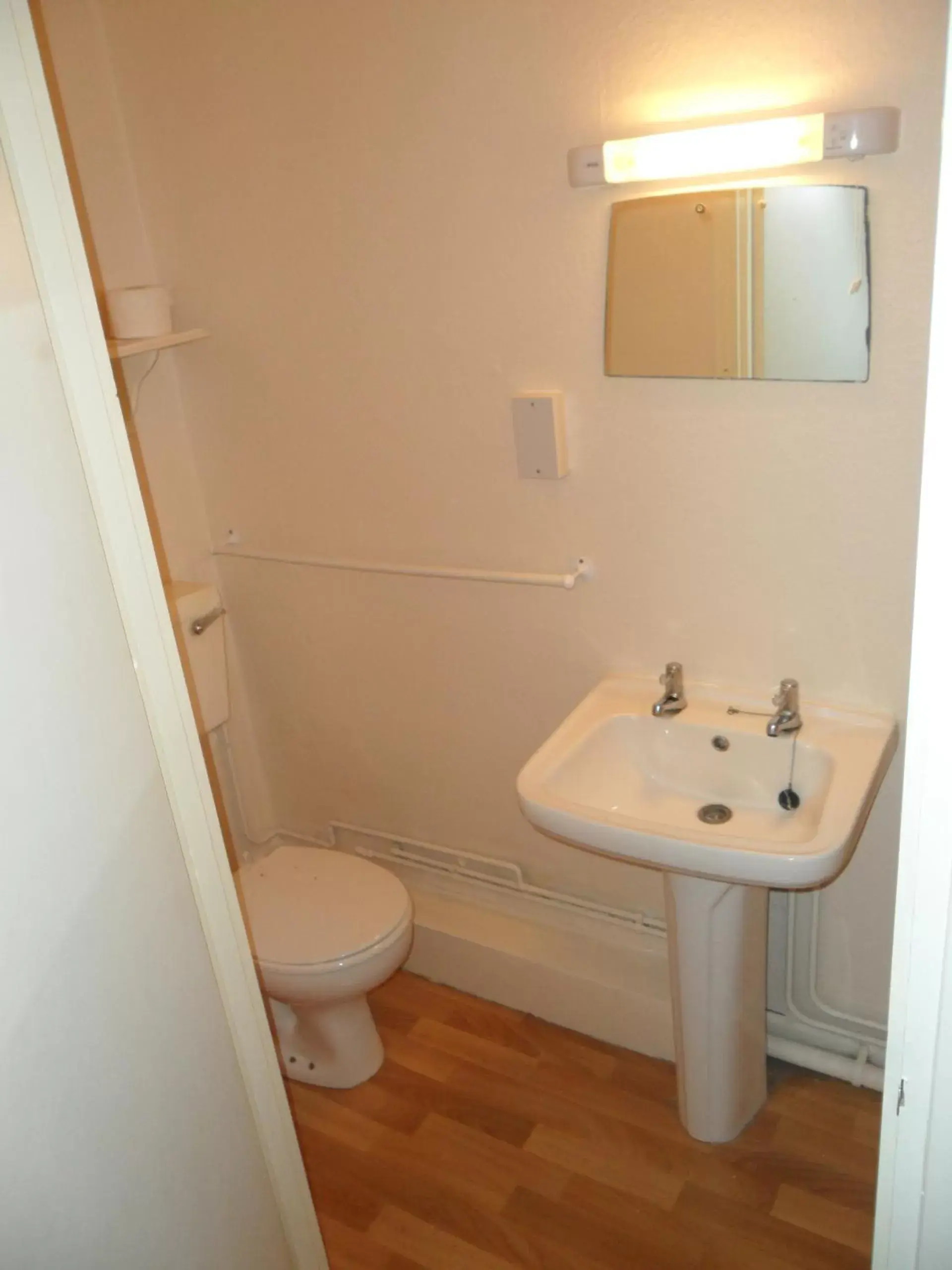 Bathroom in Medehamstede Hotel