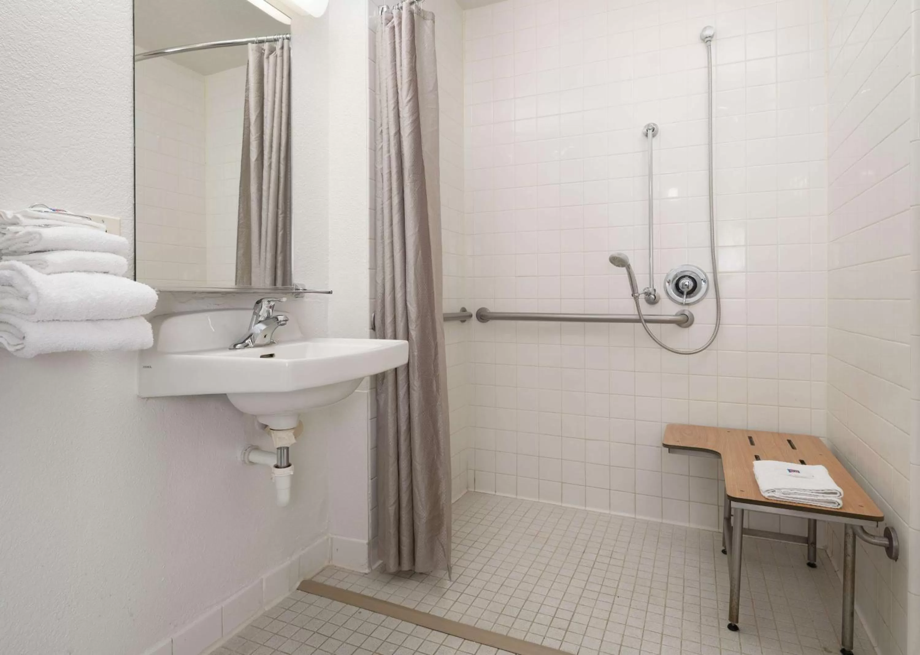 Bathroom in Motel 6-San Luis Obispo, CA - North