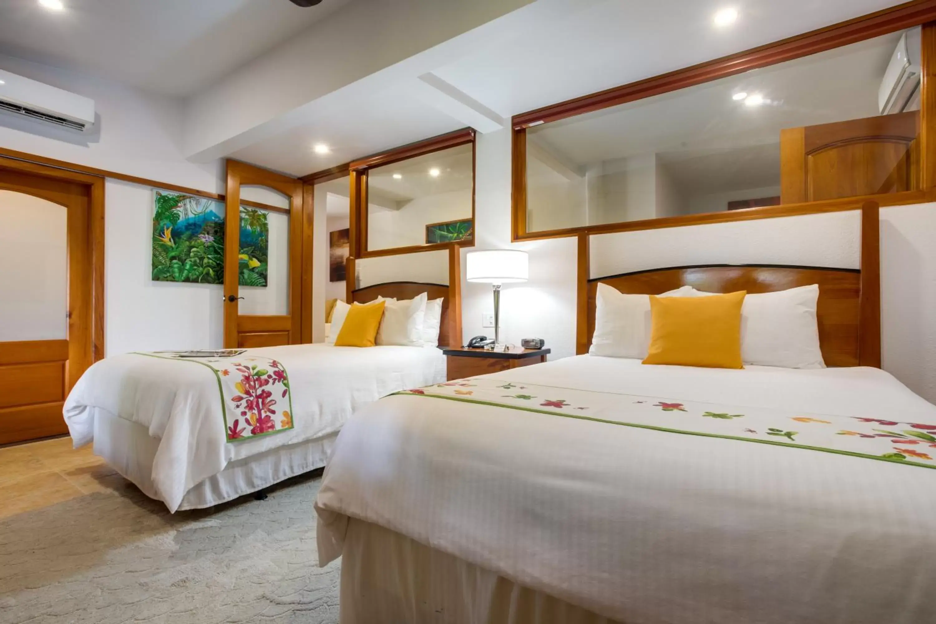 Photo of the whole room, Bed in San Ignacio Resort Hotel