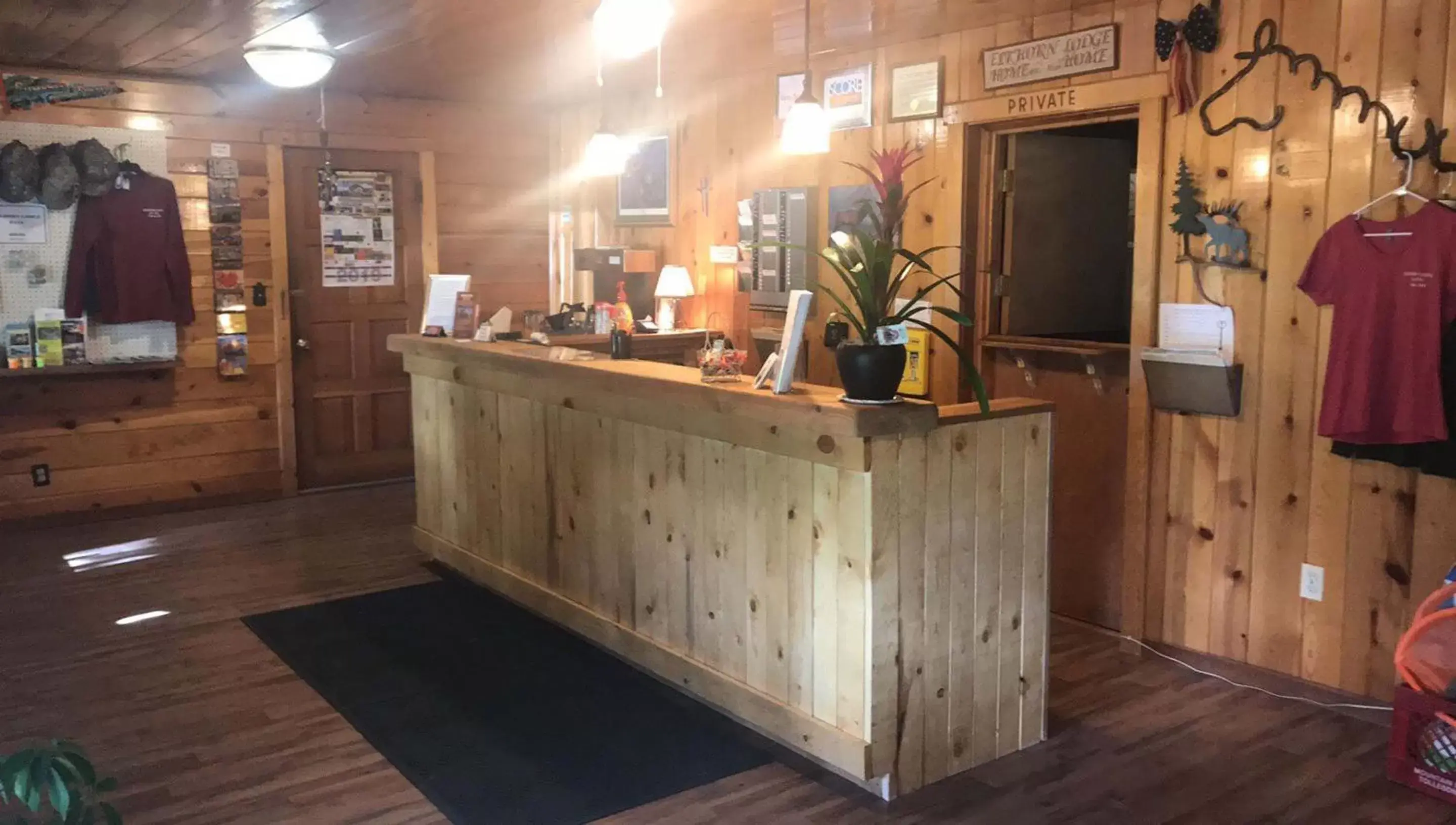 Lobby or reception, Lobby/Reception in Elkhorn Lodge