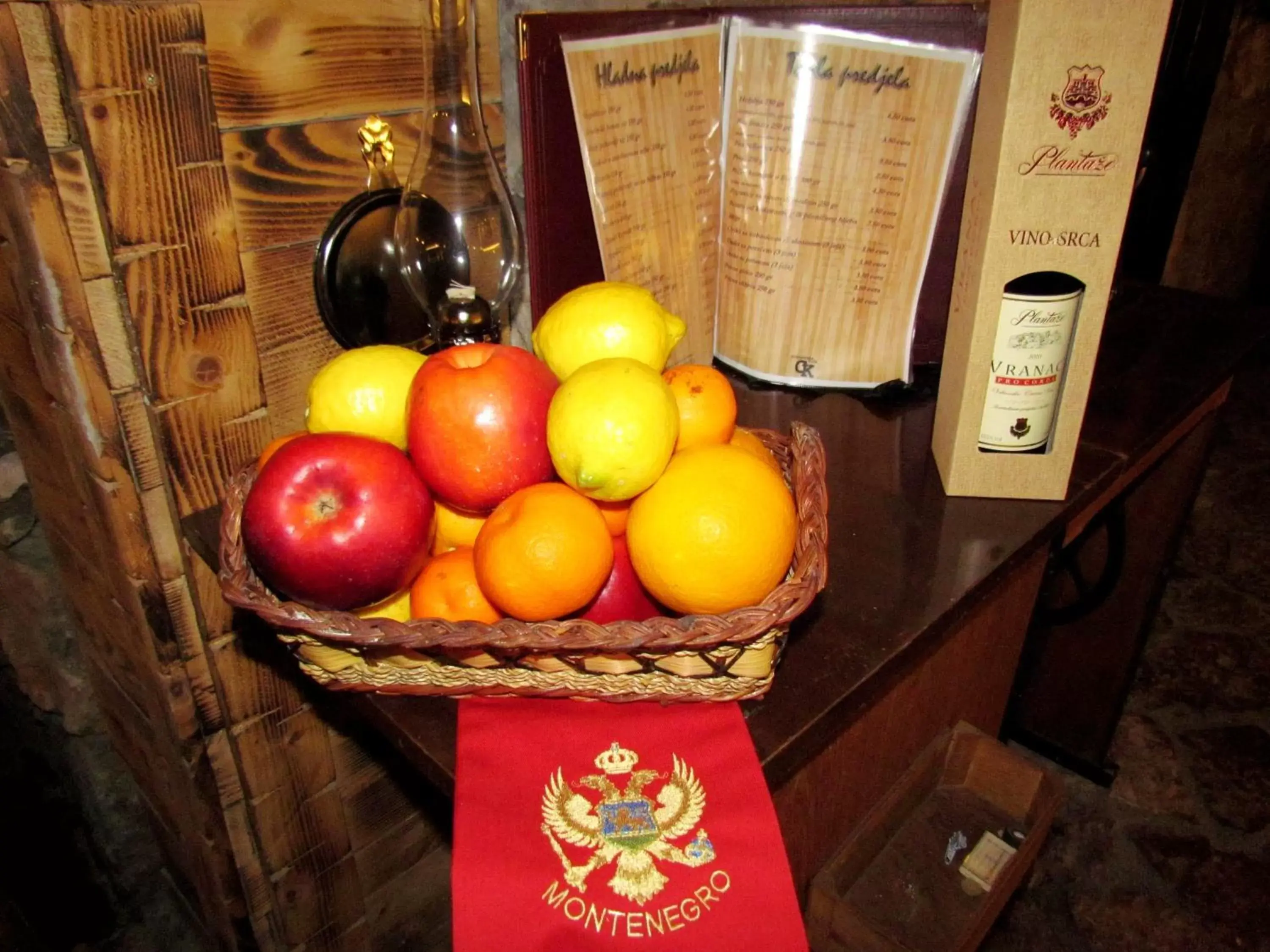 Restaurant/places to eat in Hotel Crnogorska Kuća Restaurant/places to eat in Hotel Crnogorska Kuća