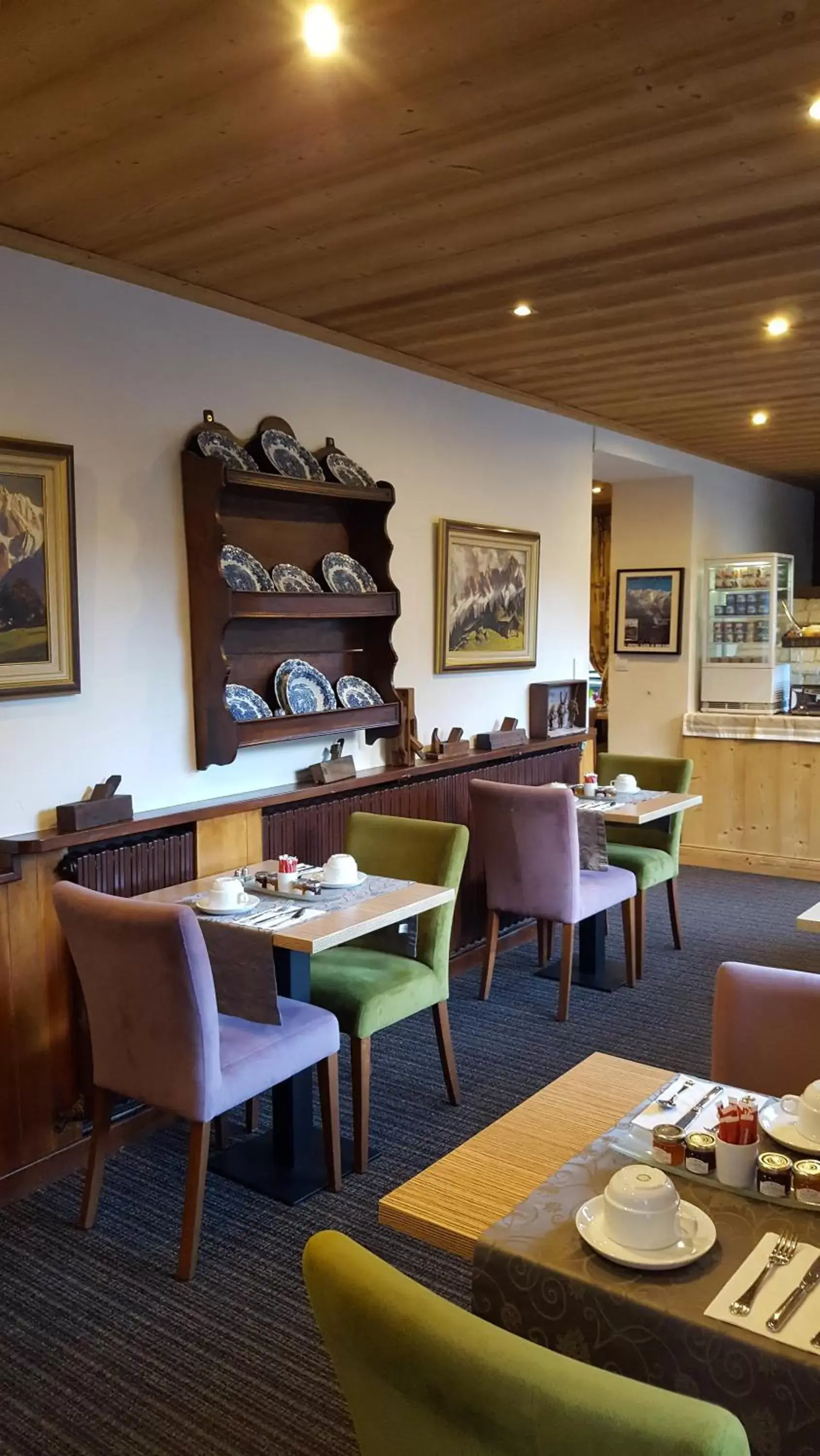 Buffet breakfast, Restaurant/Places to Eat in Les Gourmets - Chalet Hotel