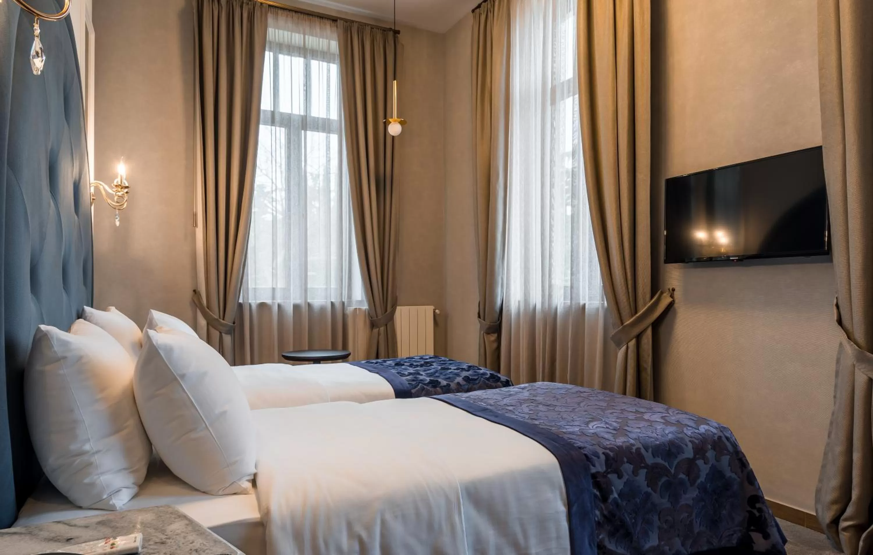 Communal lounge/ TV room in Orbeliani Residence Hotel