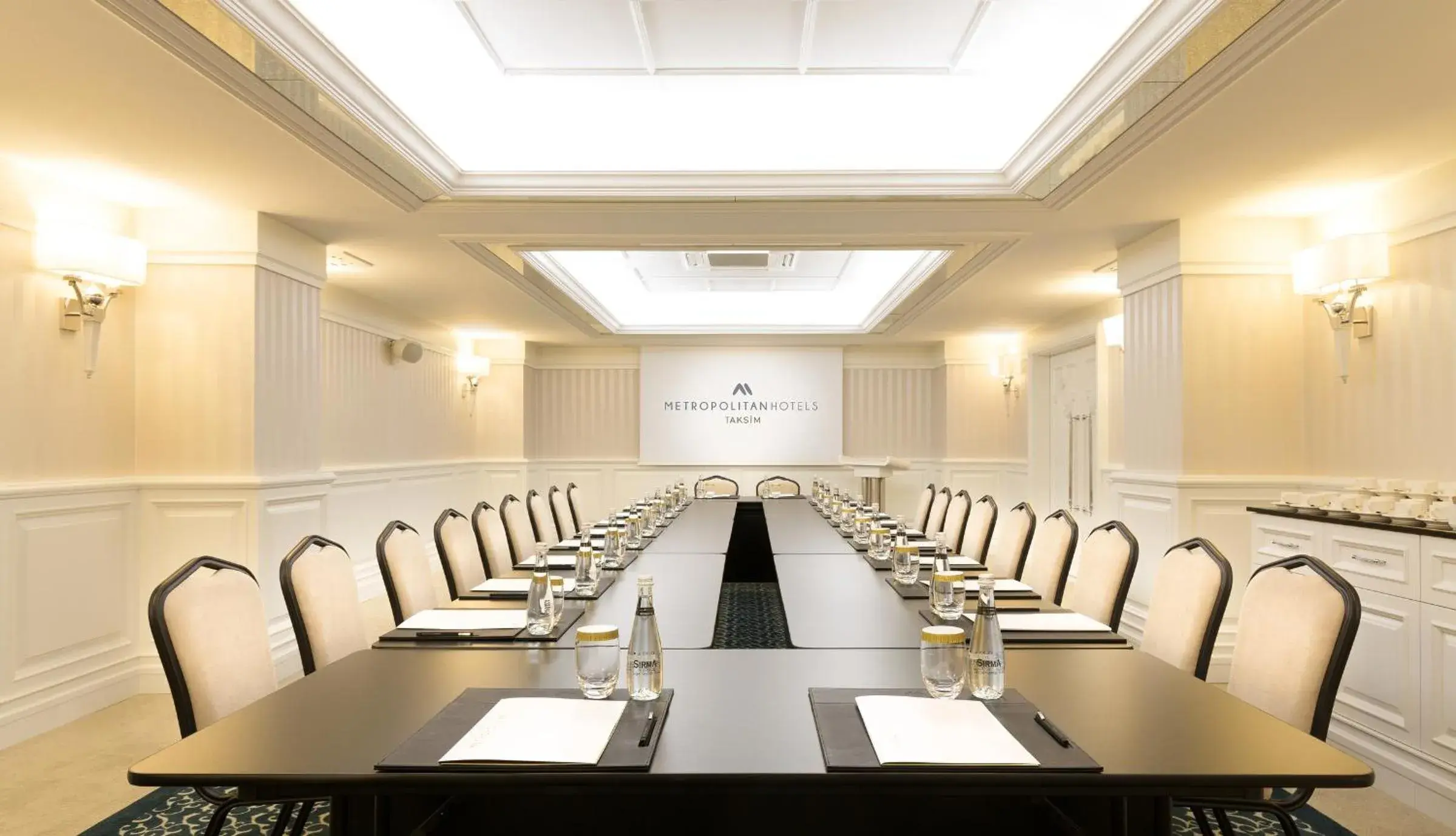 Meeting/conference room in Metropolitan Hotels Taksim