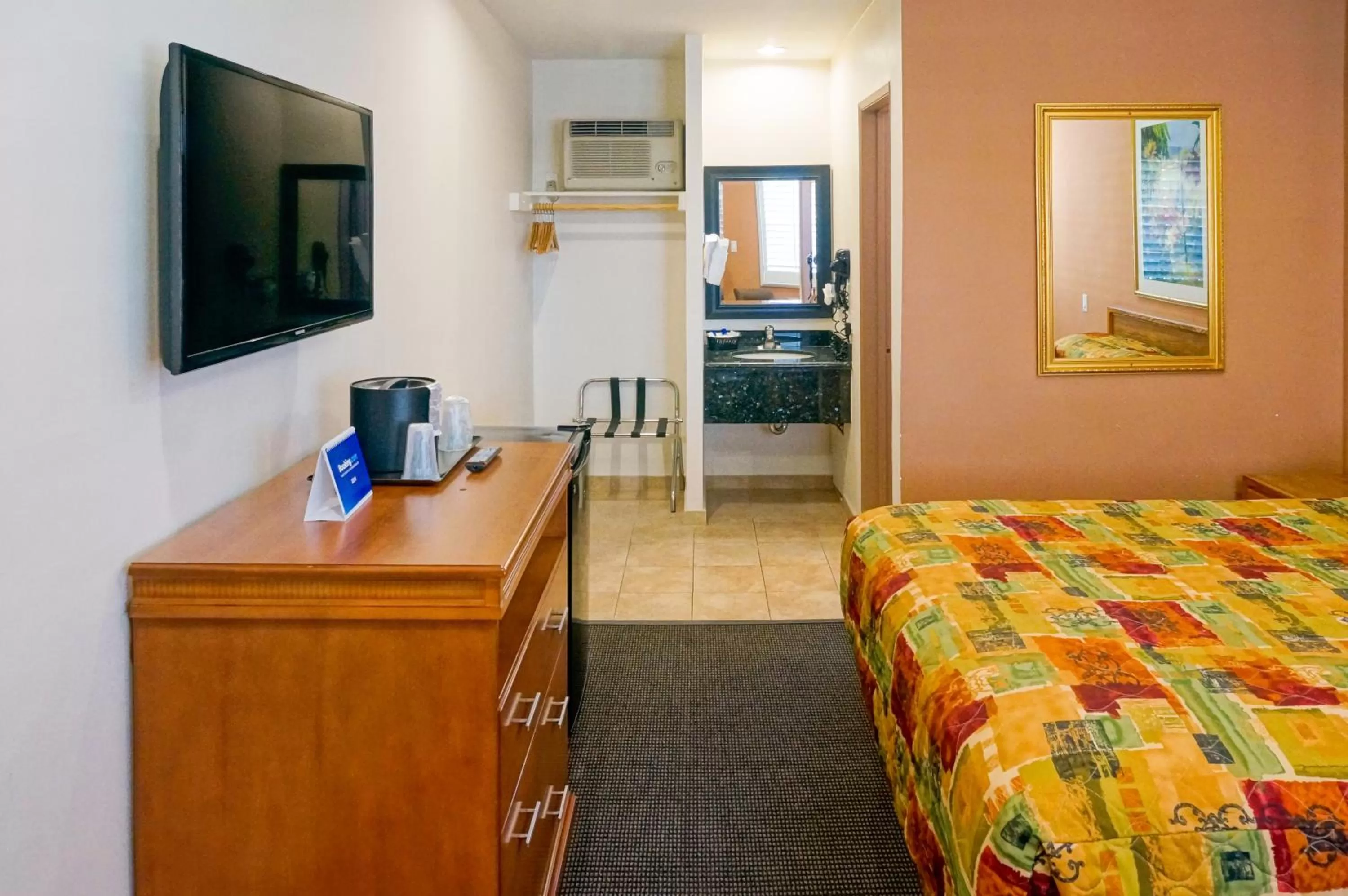 Bed in Dunes Inn - Sunset