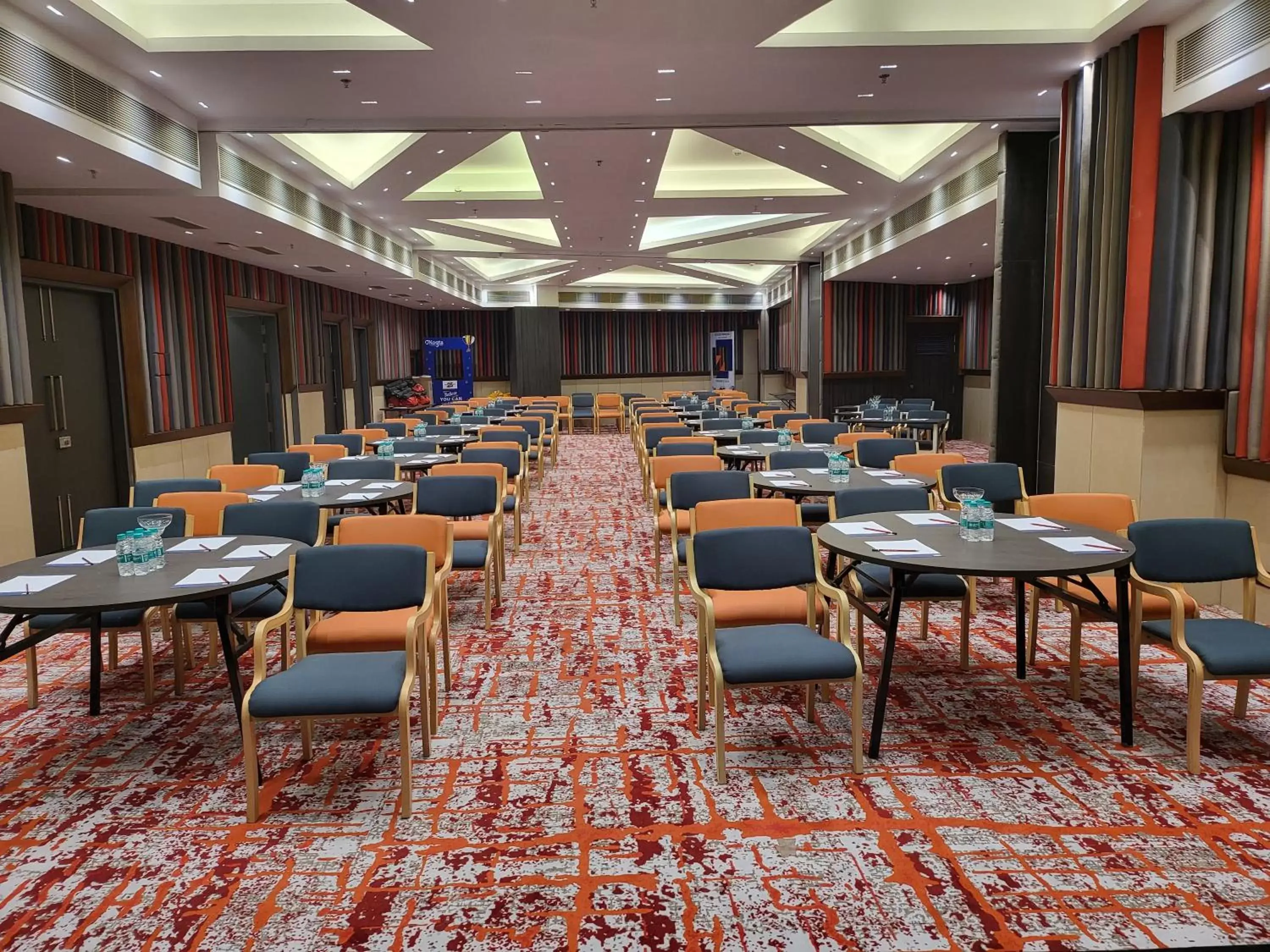 Meeting/conference room in Holiday Inn Express & Suites Jaipur Gopalpura