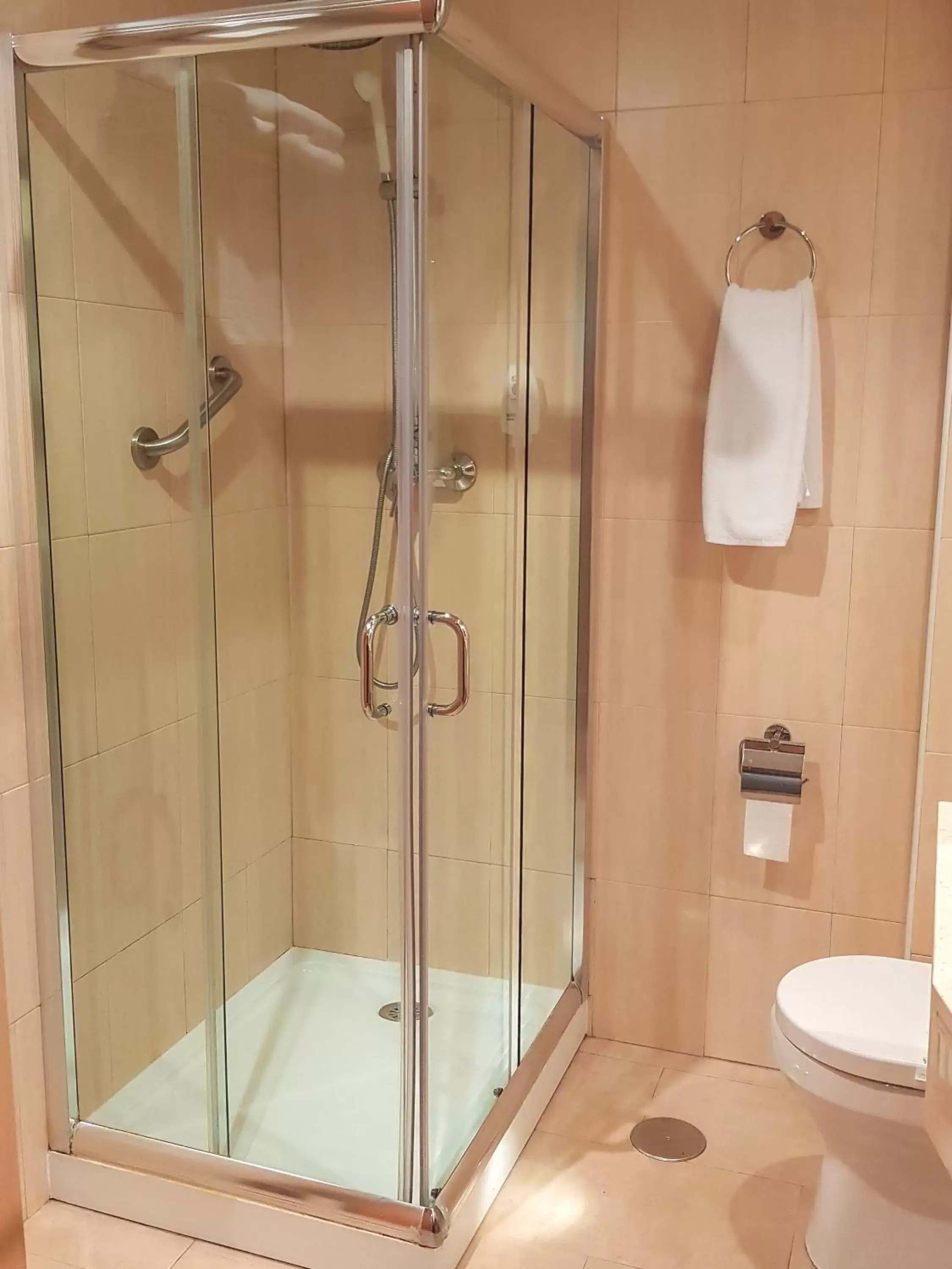 Shower, Bathroom in Hotel Faranda Express Alisas Santander