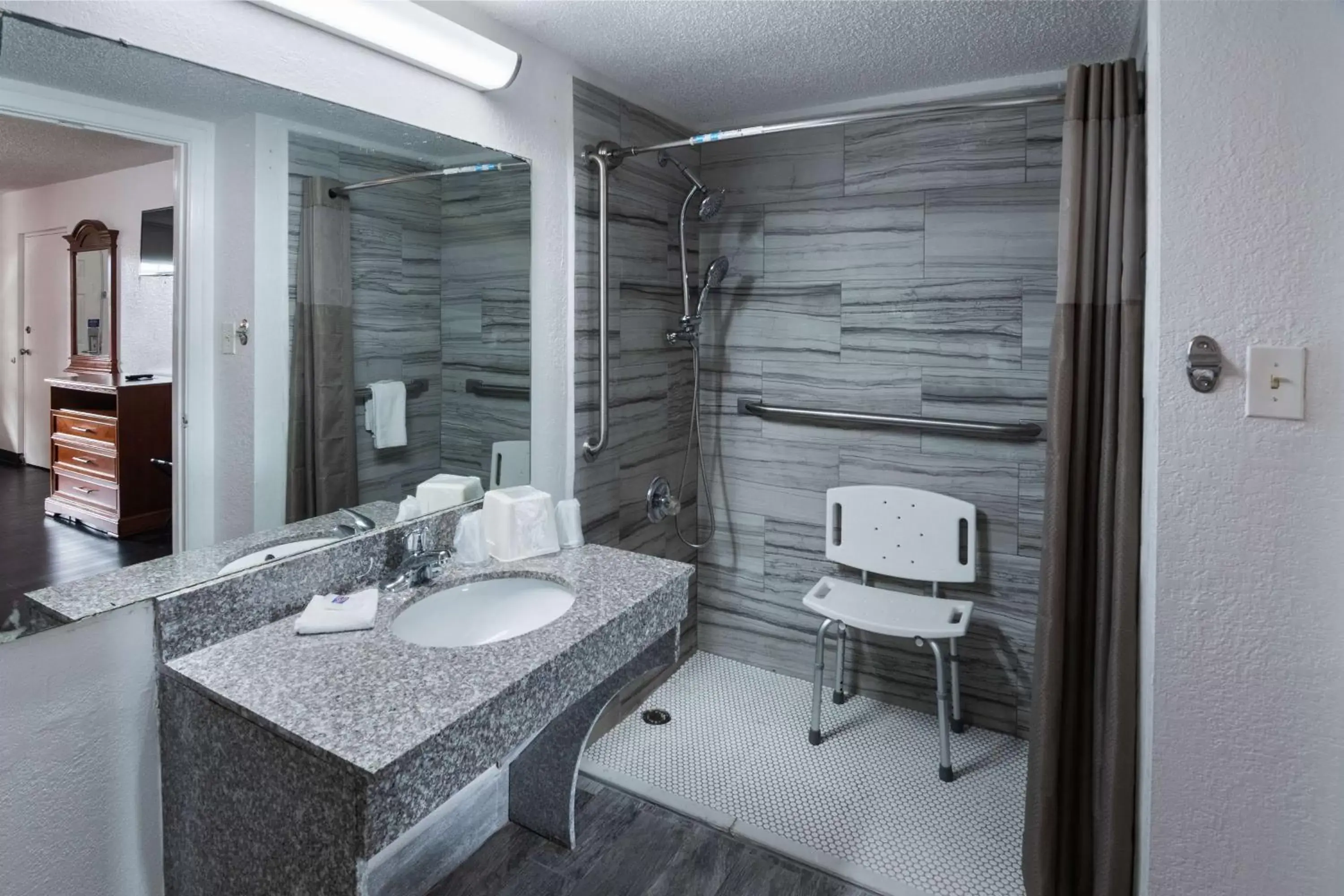 Shower, Bathroom in Motel 6-Montgomery, AL - Coliseum