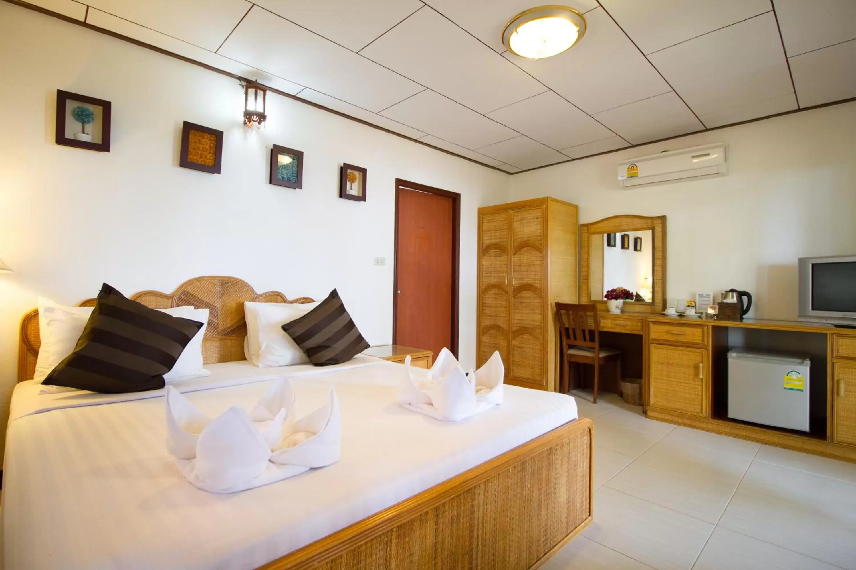 Bed in Koh Chang Grandview Resort