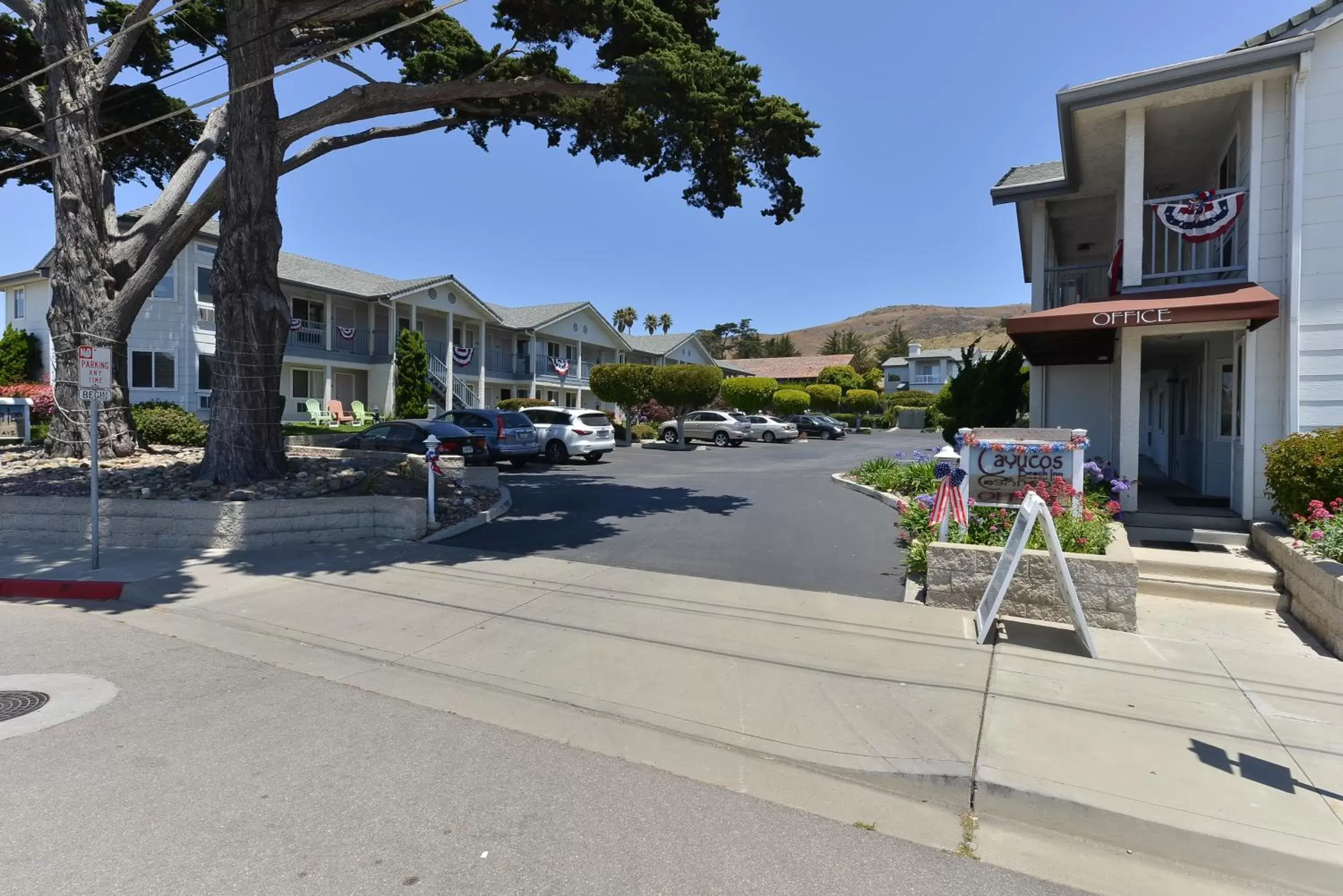 Facade/entrance in Cayucos Beach Inn