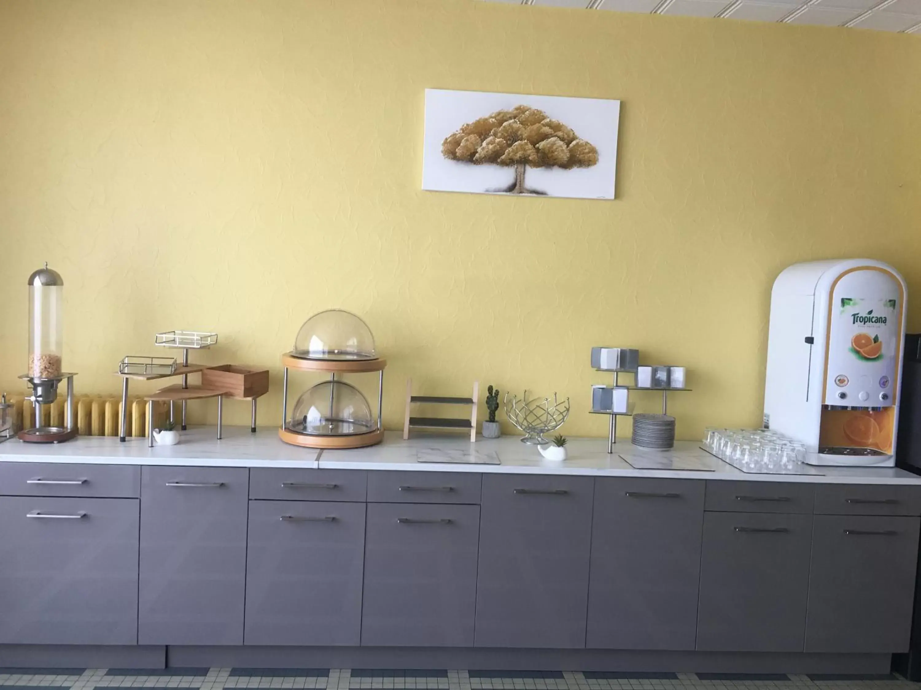 Breakfast, Kitchen/Kitchenette in Hotel Christina - Contact Hotel