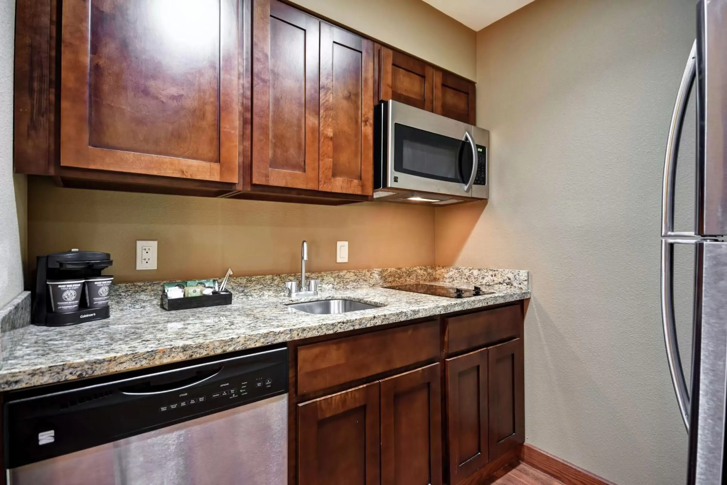 Kitchen or kitchenette, Kitchen/Kitchenette in Homewood Suites by Hilton Kalispell