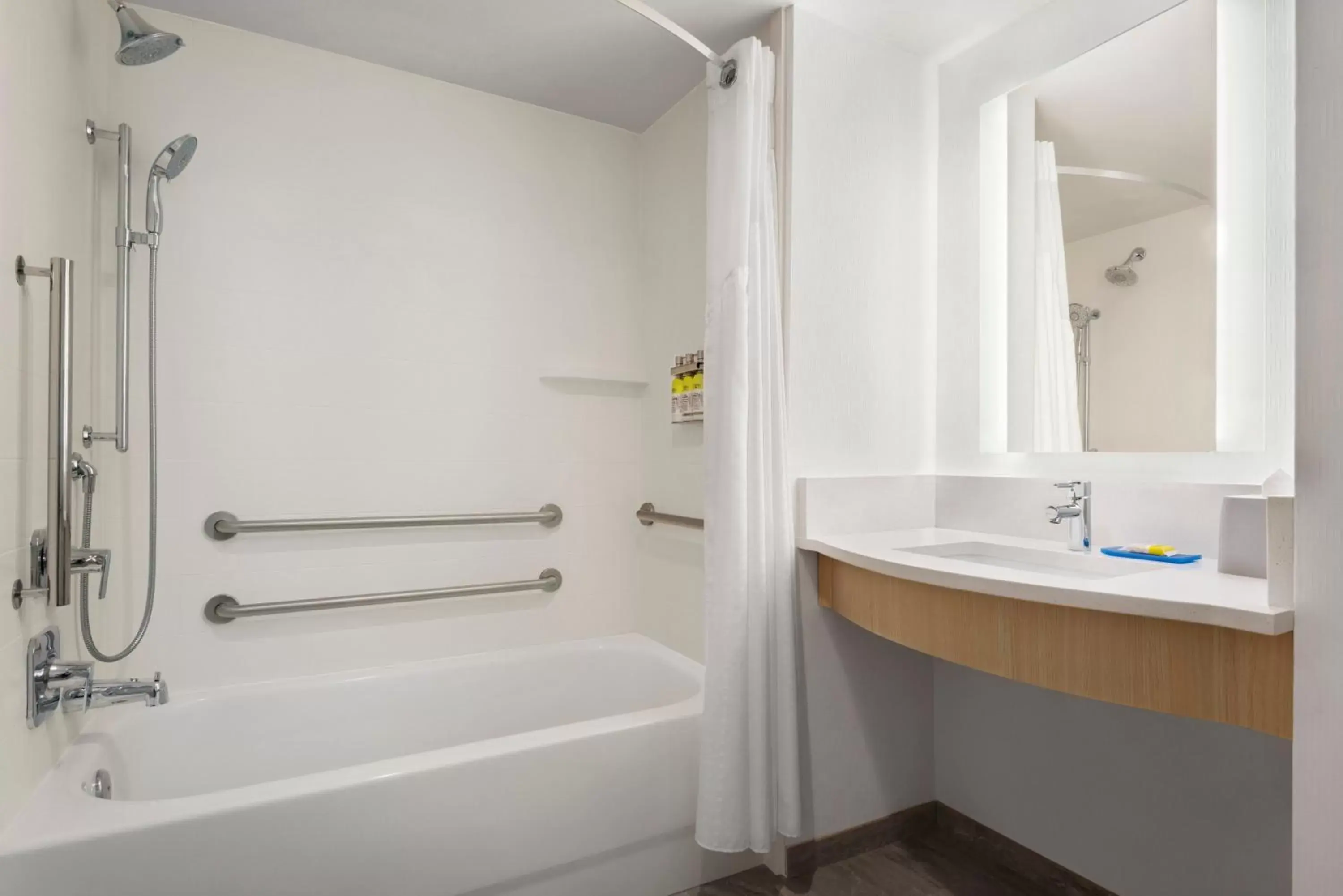 Bathroom in Holiday Inn Express Dumfries-Quantico, an IHG Hotel
