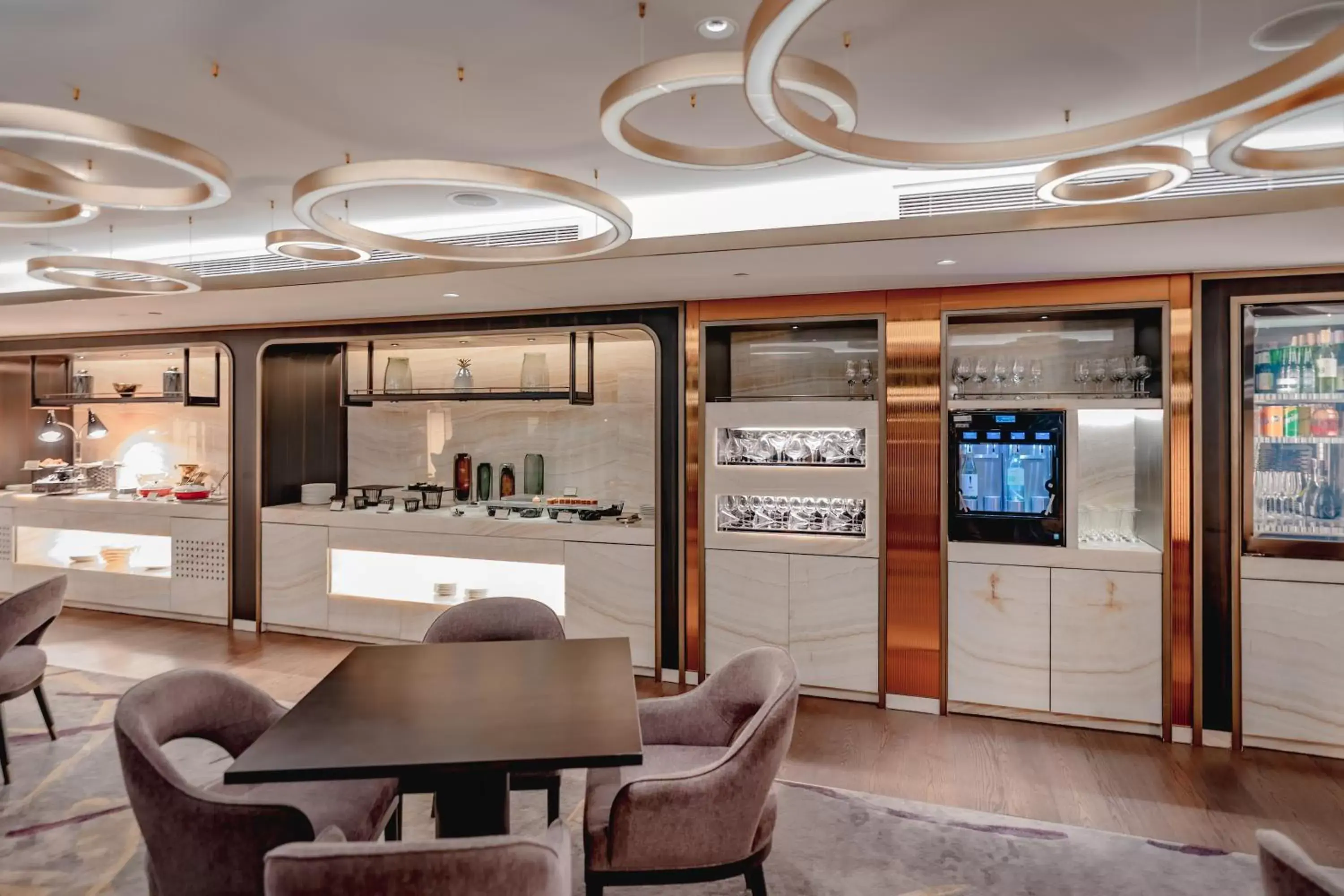 Lounge or bar in Carlton Hotel Bangkok Sukhumvit Lounge or bar in Carlton Hotel Bangkok Sukhumvit