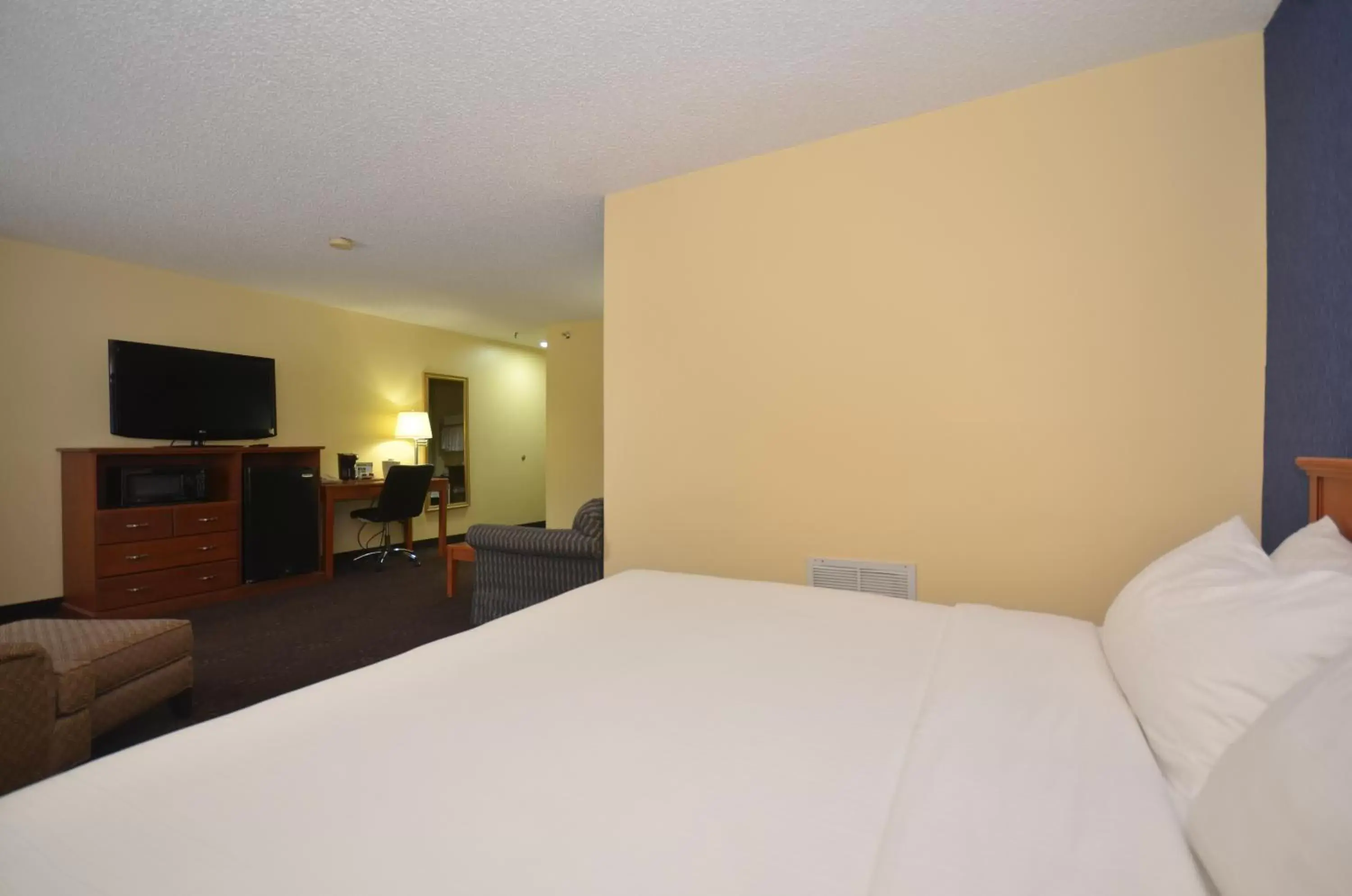 Bed in Ramada by Wyndham Santa Fe