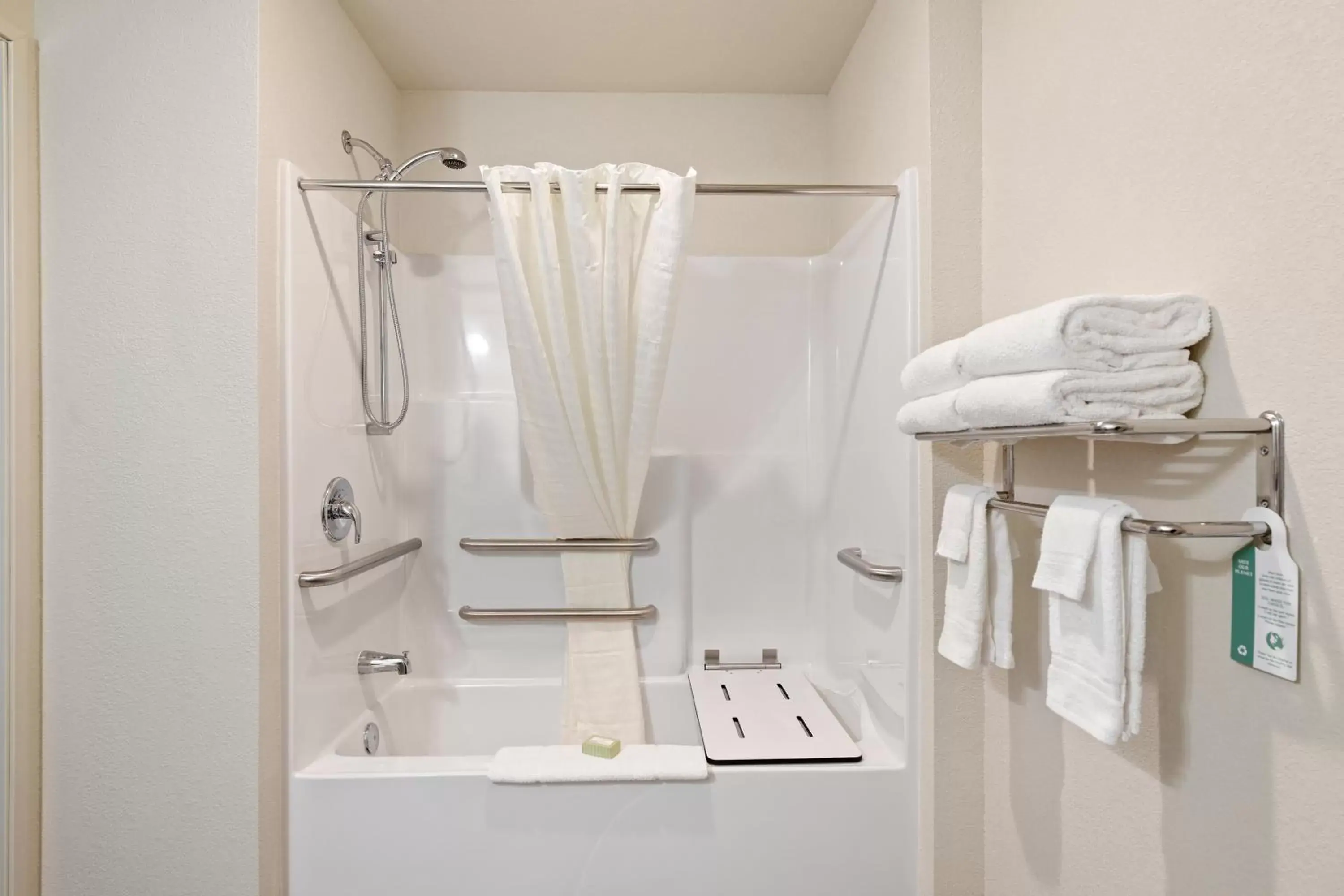 Bath, Bathroom in Cobblestone Inn & Suites - Yuma