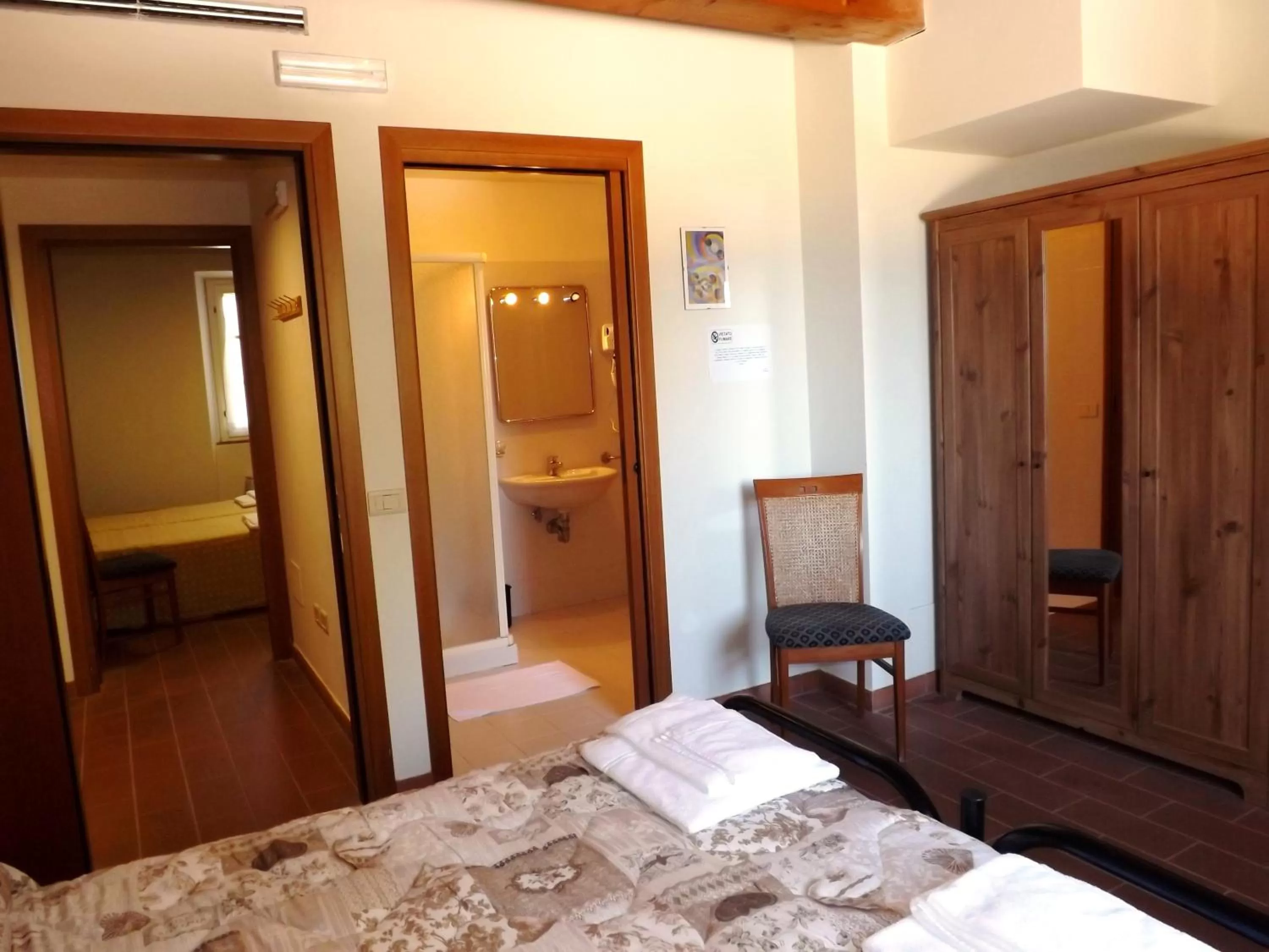 Bathroom, Bed in Tenuta Villa Colle Sereno