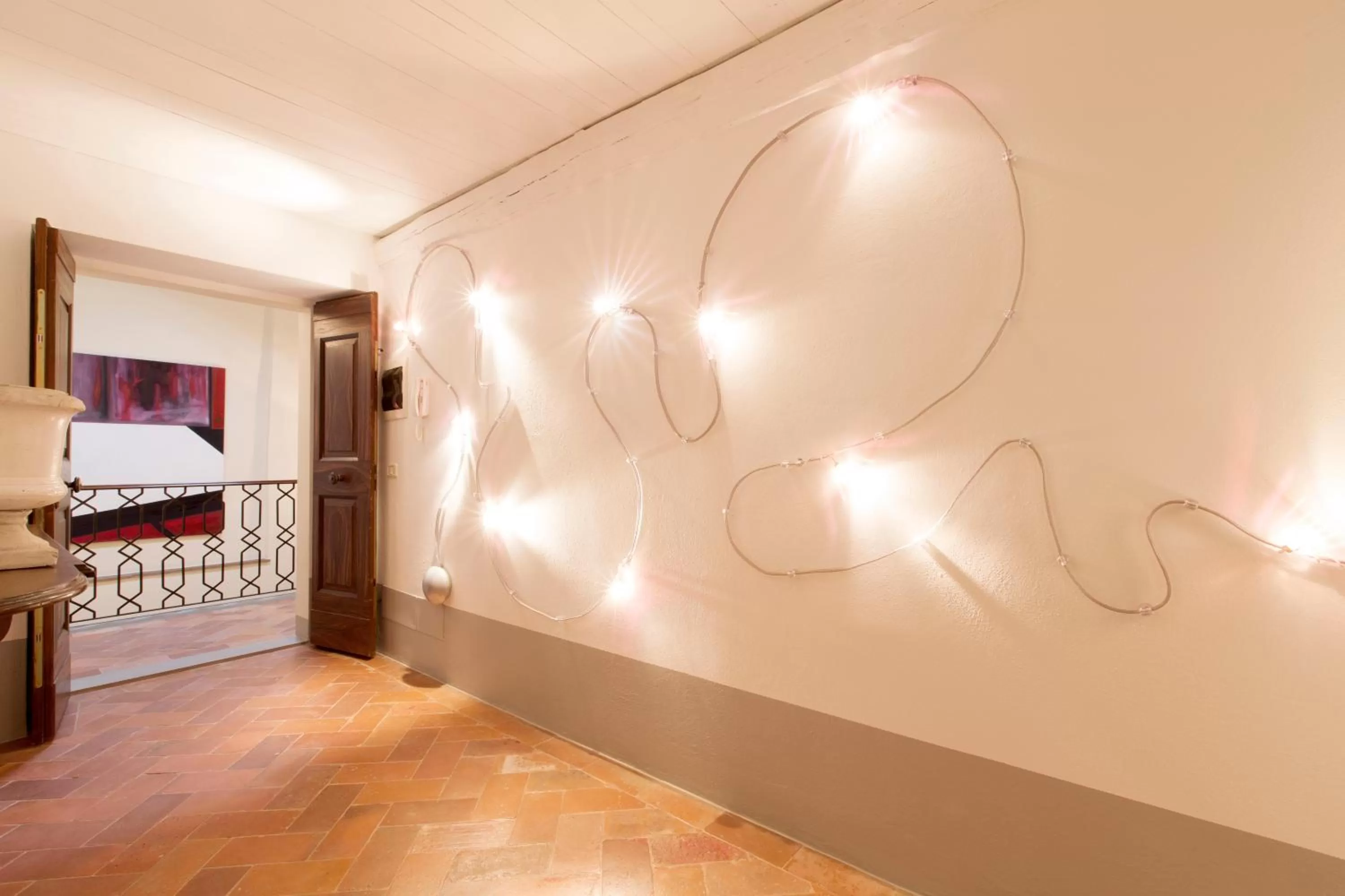 Decorative detail in Cortona Charme