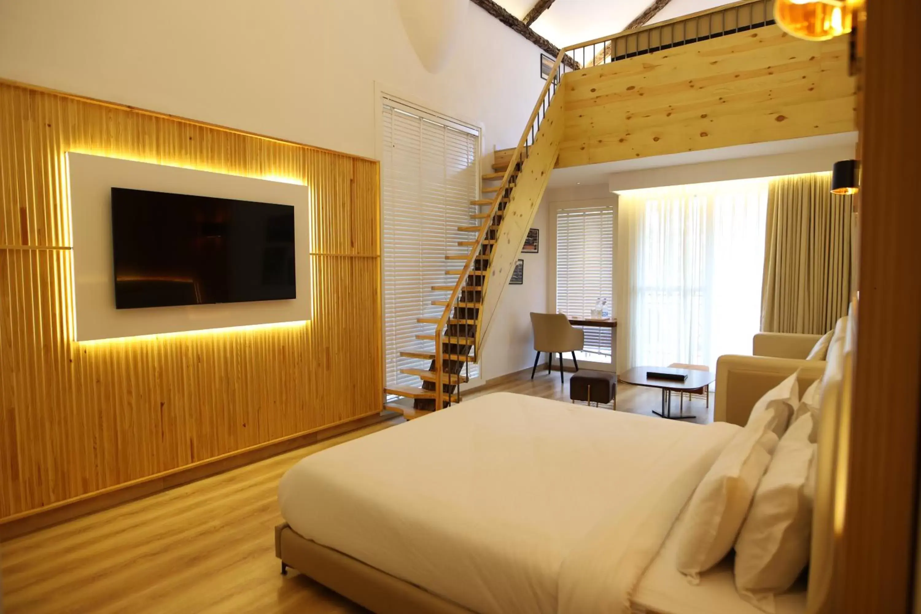 Bedroom, Bed in Kasauli Hills Resort