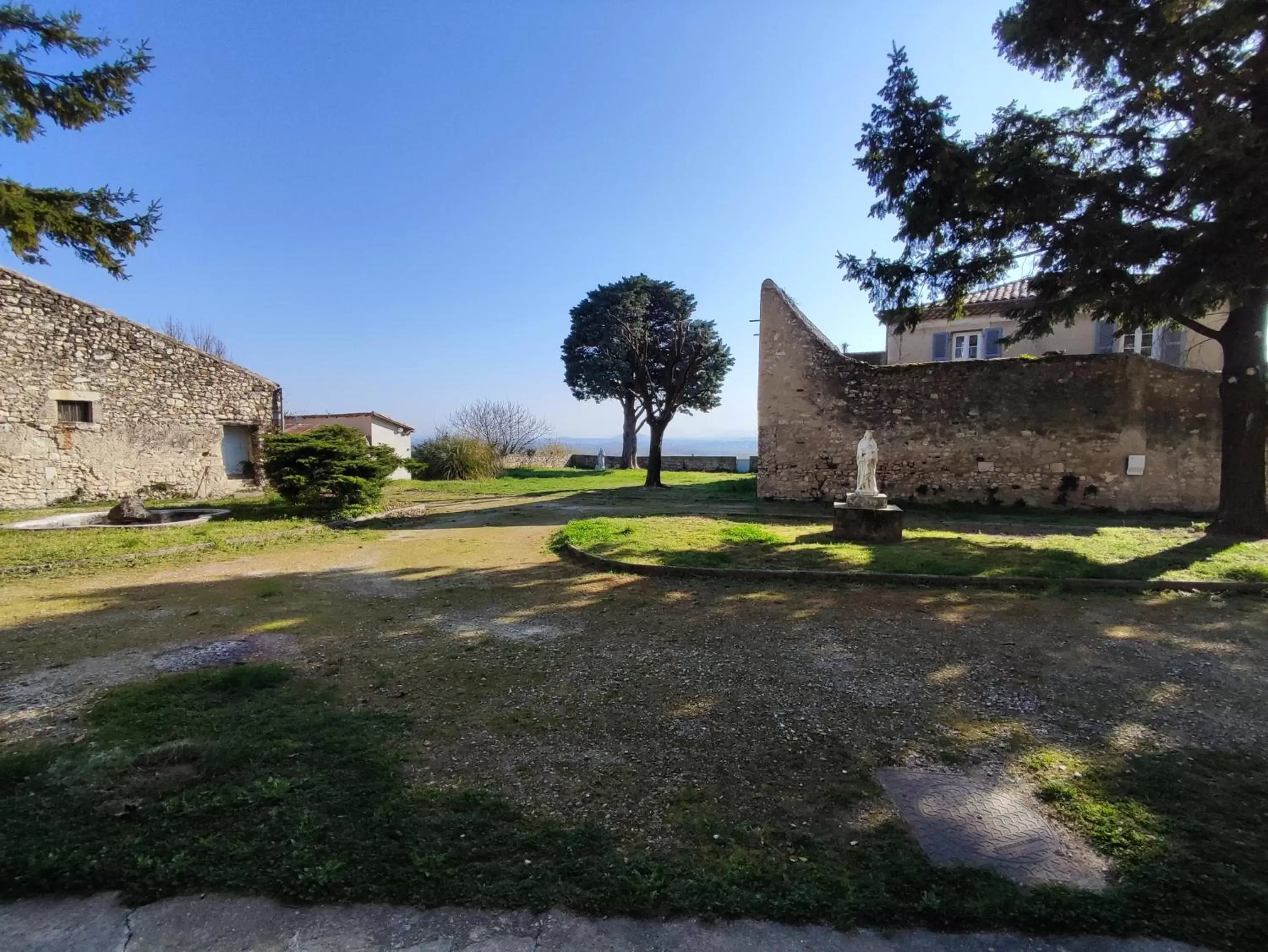 Garden in Gîte d'étape et de groupe du Clos Saint Roch