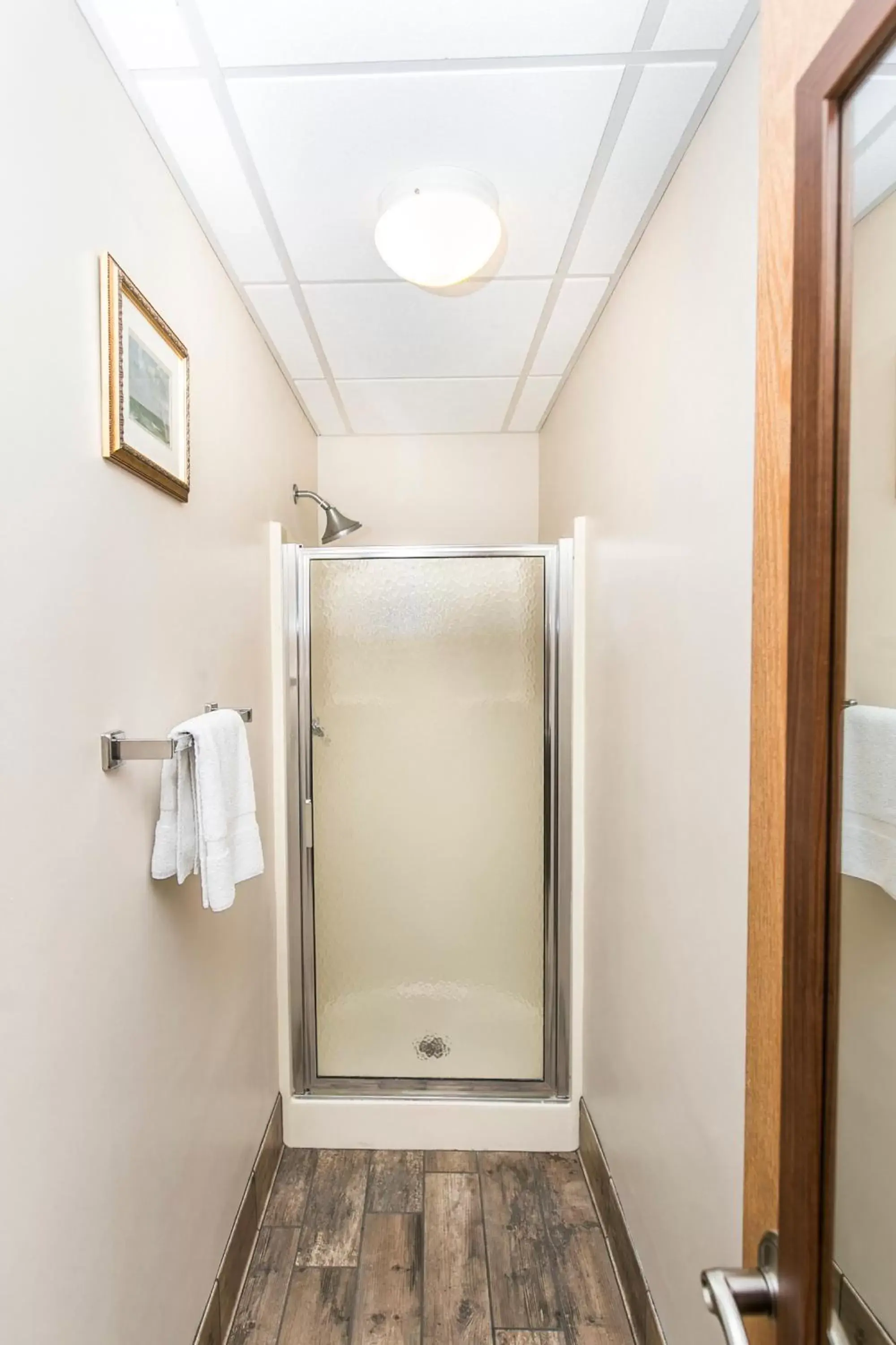 Bathroom in SureStay Plus Hotel by Best Western Elizabethtown Hershey