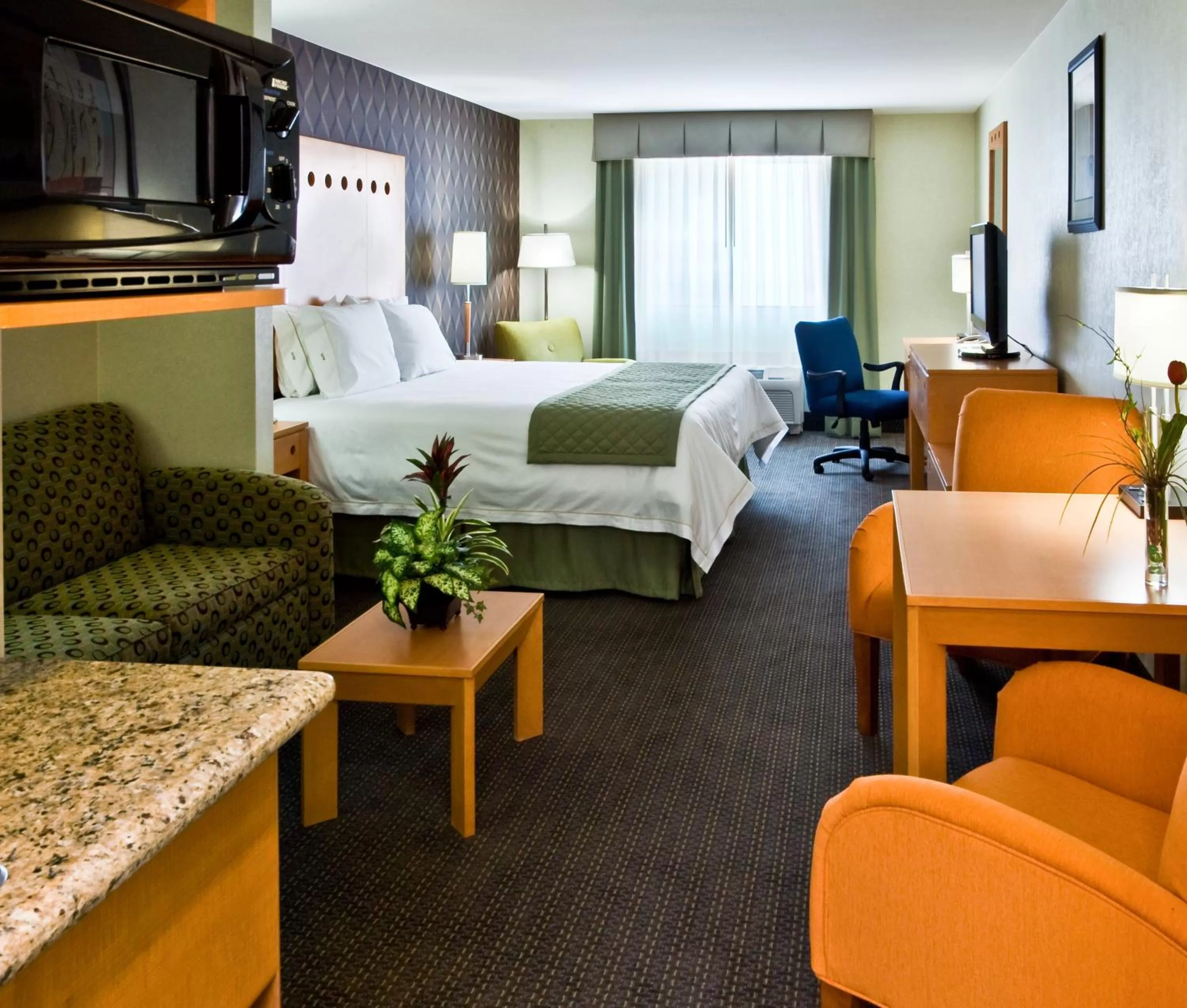 Photo of the whole room, Bed in Holiday Inn Express & Suites Monterrey Aeropuerto by IHG