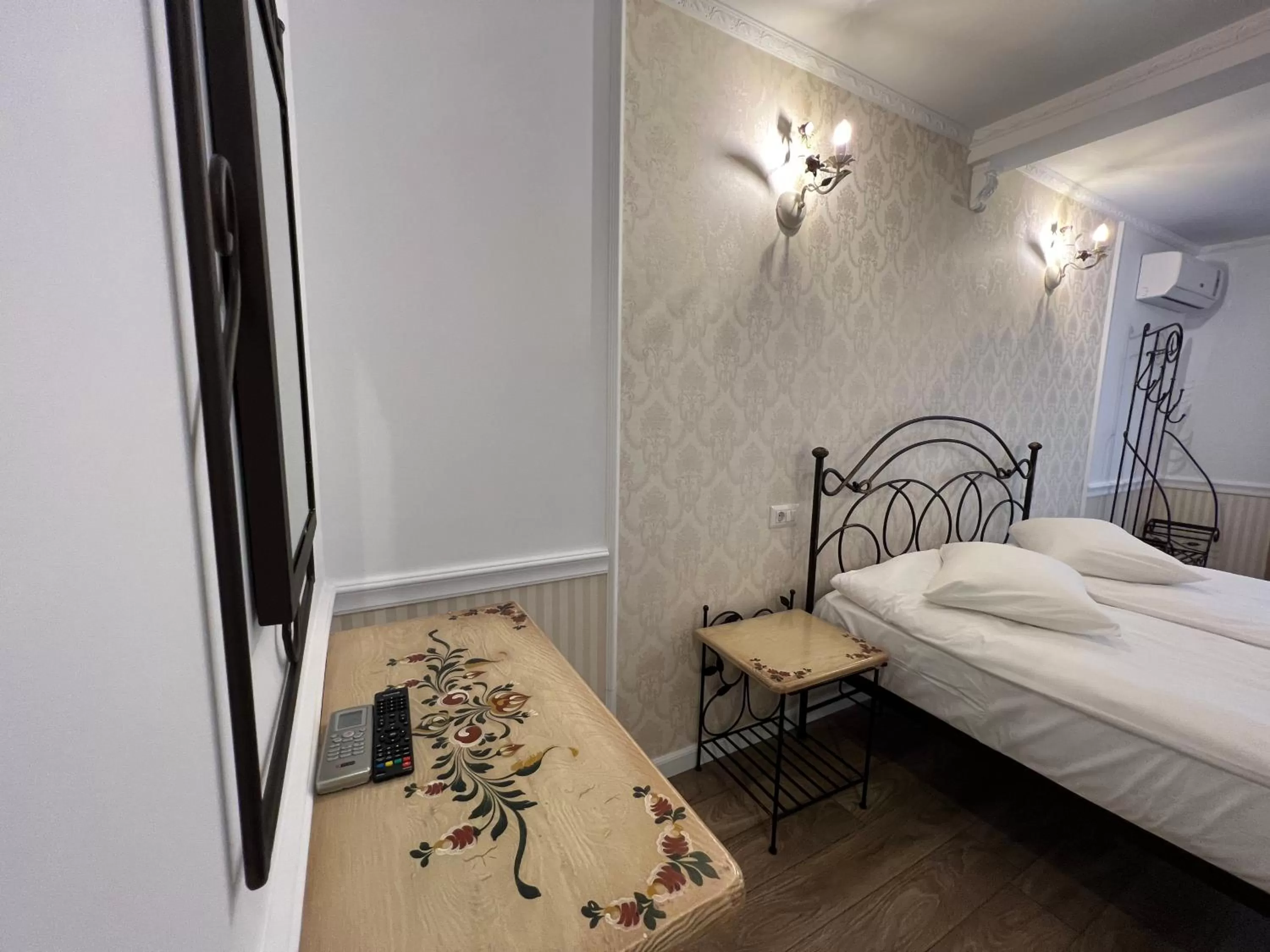 Bed in Hotel Boutique Cathedral Plaza Residences room for rent downtown