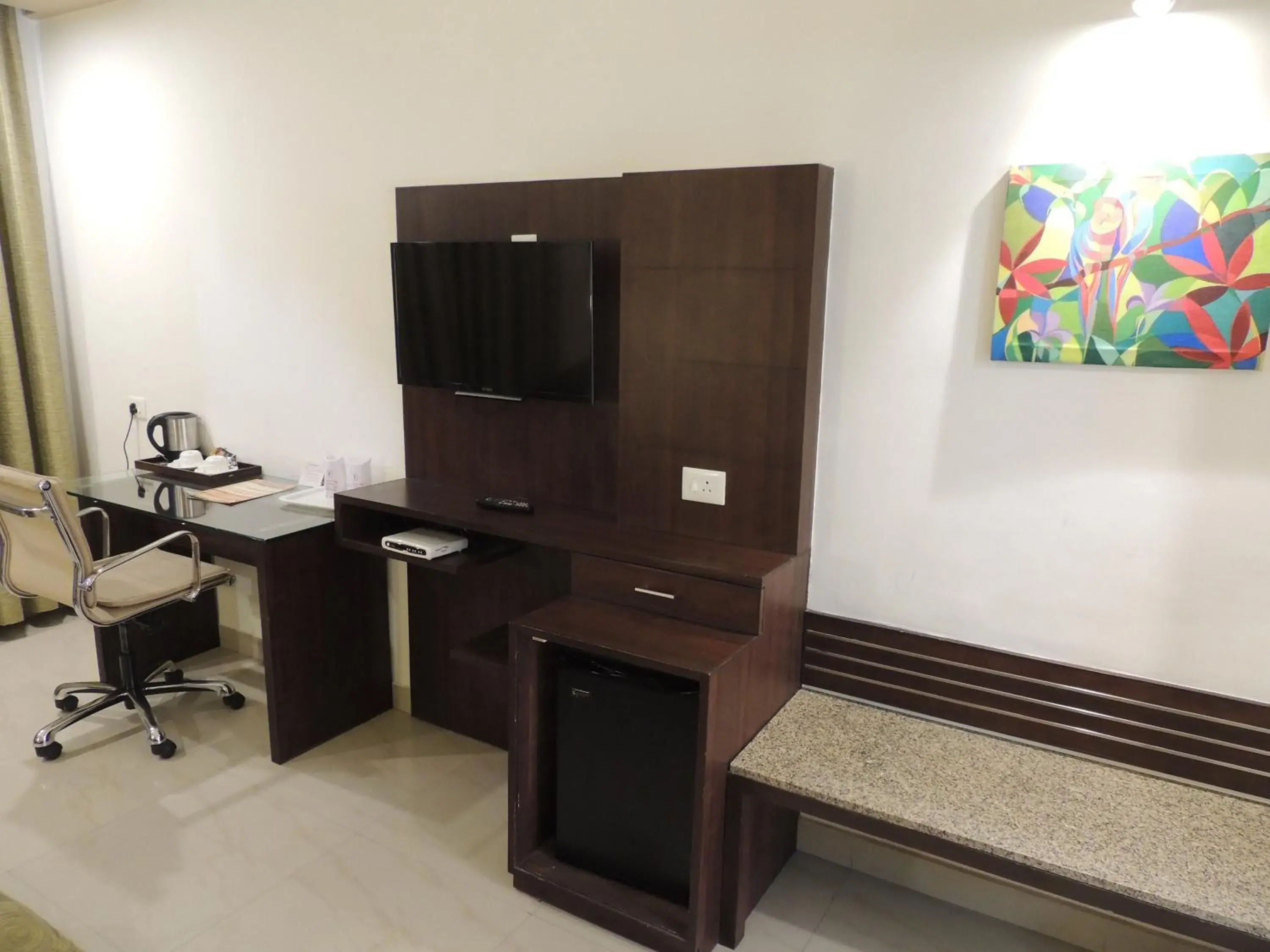 TV and multimedia, TV/Entertainment Center in Diamond Hotel