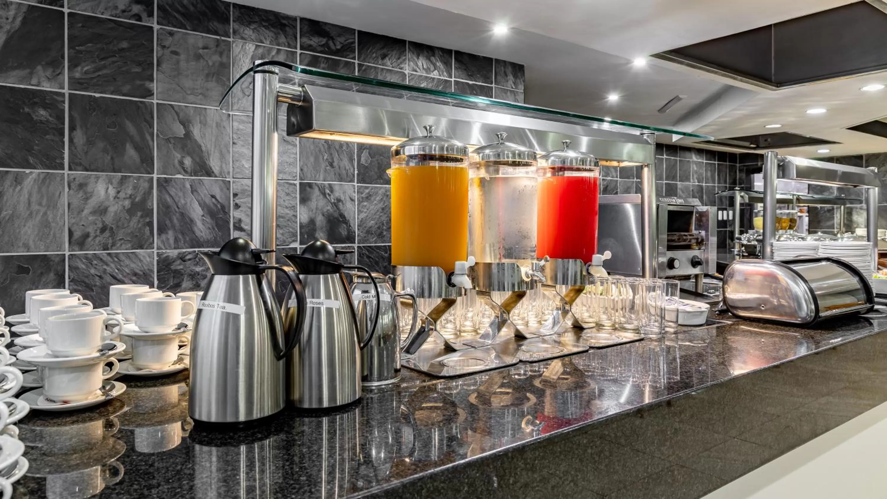 Restaurant/places to eat in African Sky Newcastle Inn