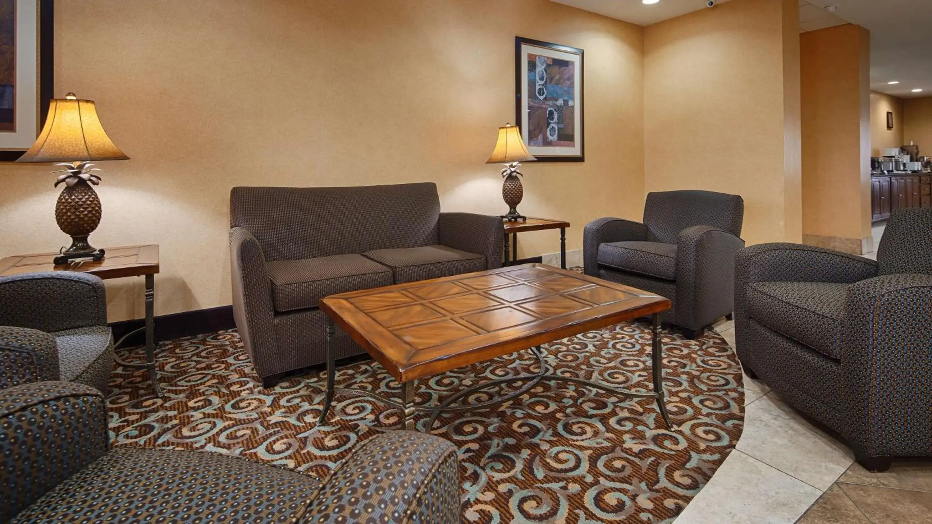 Lobby or reception, Seating Area in Best Western Bastrop Pines Inn