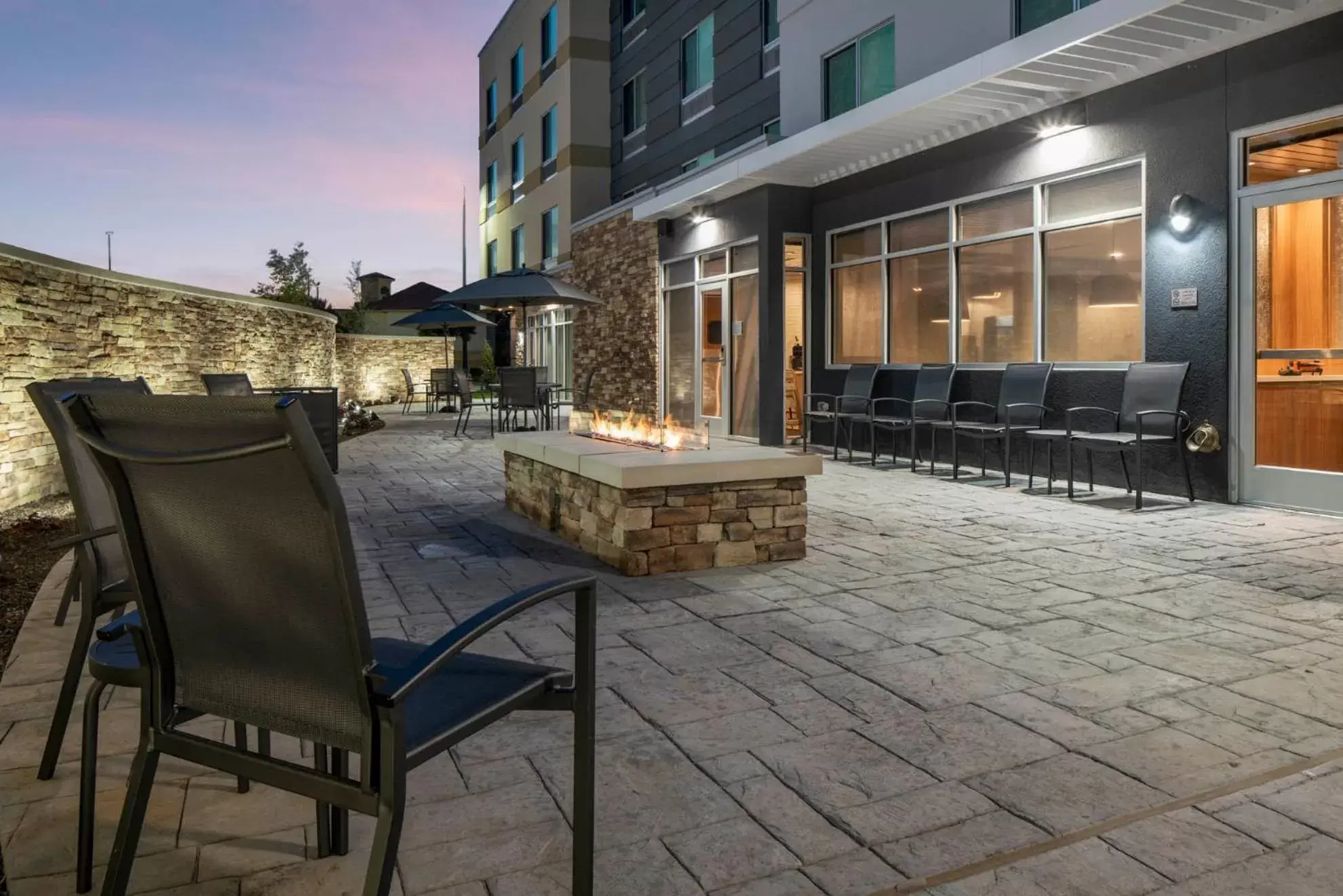 Patio in Fairfield by Marriott Inn & Suites Dallas DFW Airport North, Irving