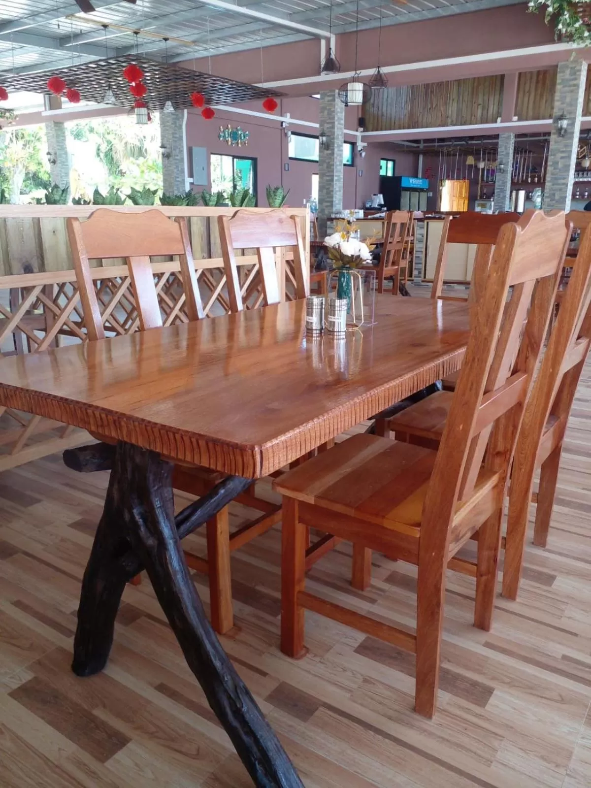 Restaurant/places to eat in Sunshine View Hotel and Restaurant