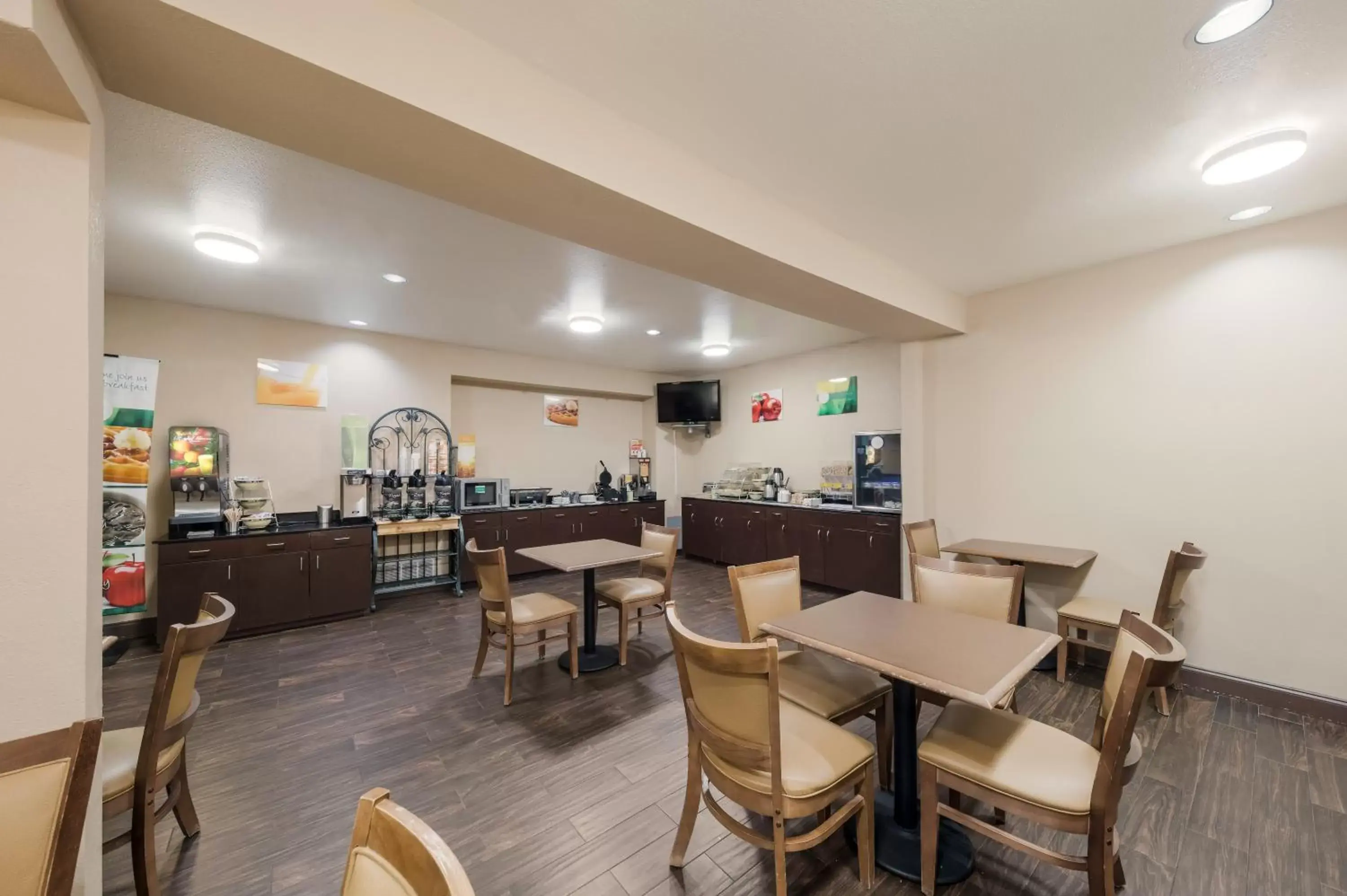 Breakfast, Restaurant/Places to Eat in Quality Inn and Suites Terrell