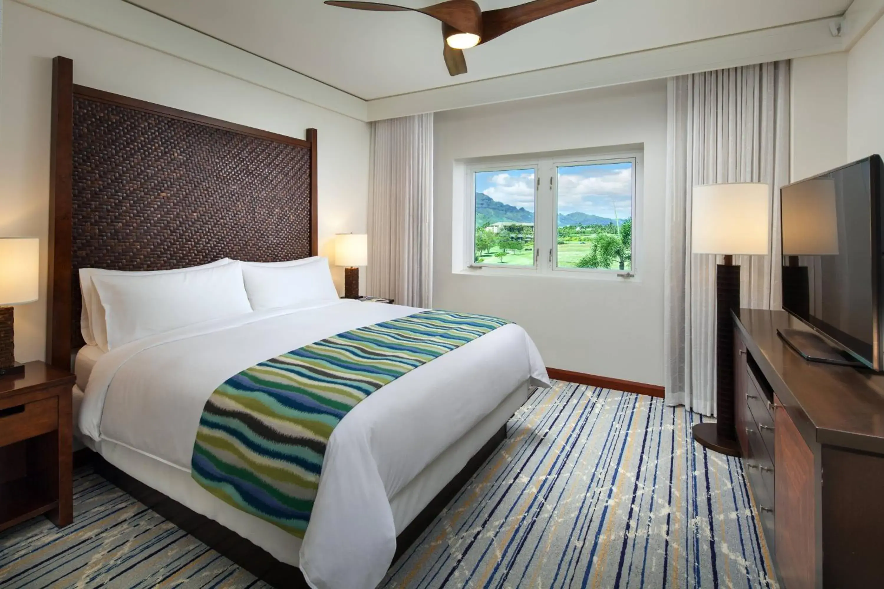 Bedroom, Bed in Marriott's Kauai Lagoons - Kalanipu'u