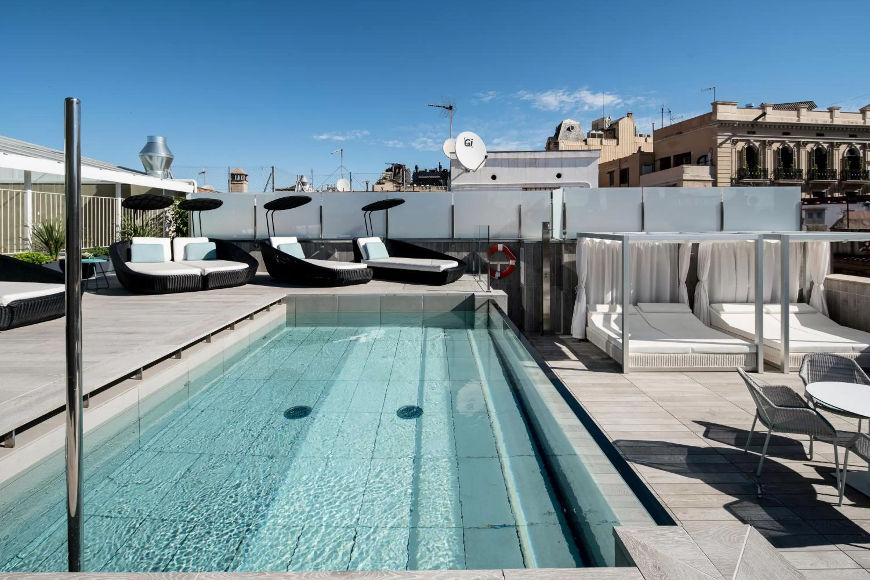 Swimming pool in Catalonia Magdalenes