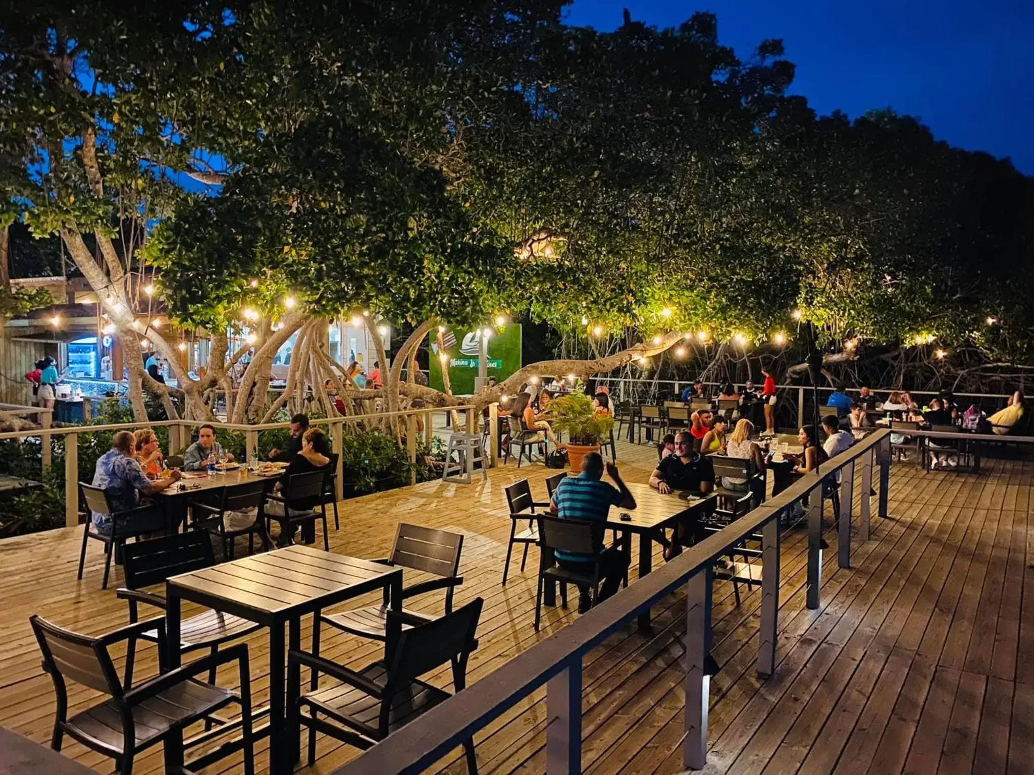Restaurant/Places to Eat in Marina de Salinas