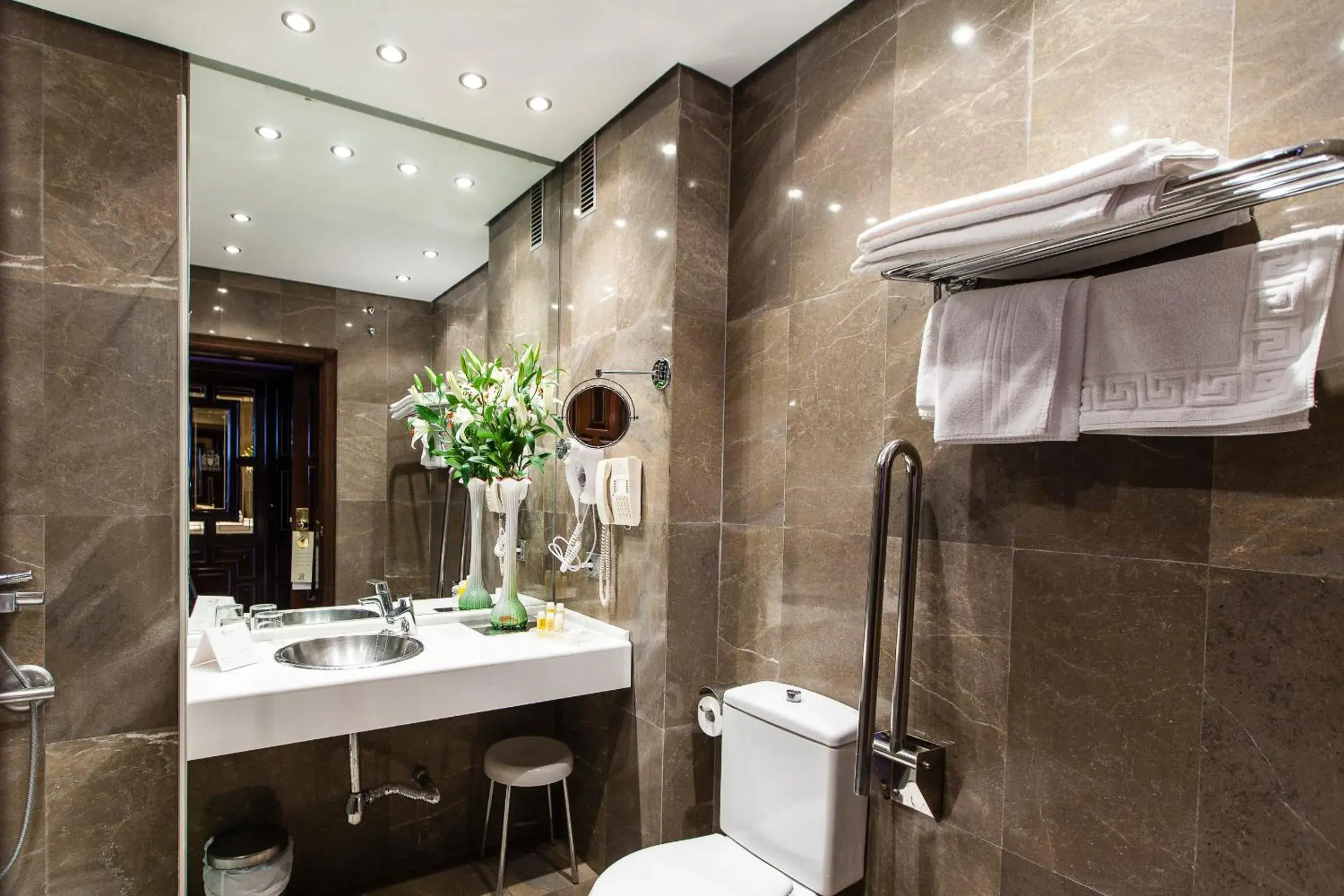 Toilet in RL Ciudad de Úbeda Toilet in RL Ciudad de Úbeda