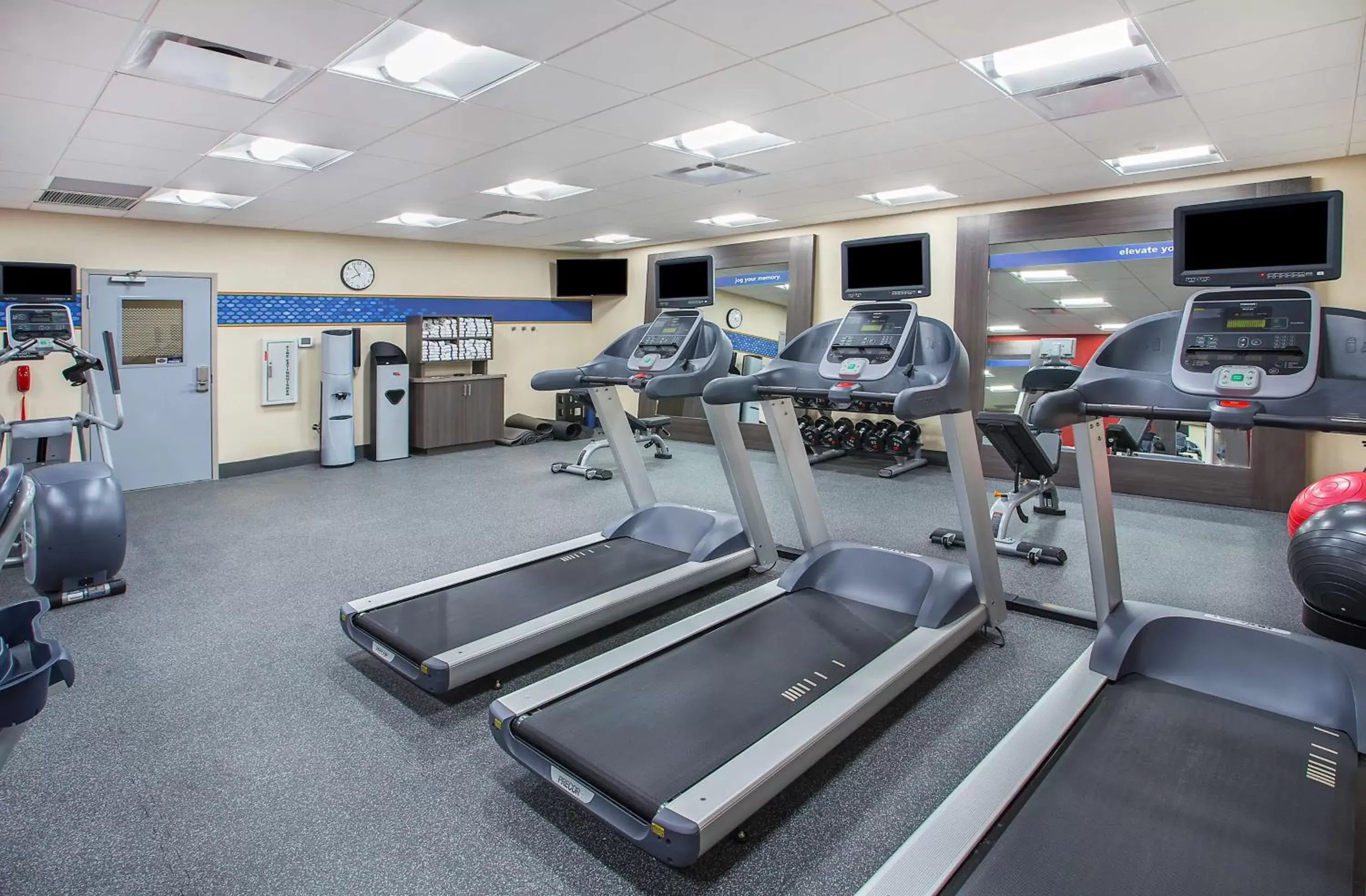 Fitness centre/facilities in Hampton Inn Vincennes Fitness centre/facilities in Hampton Inn Vincennes