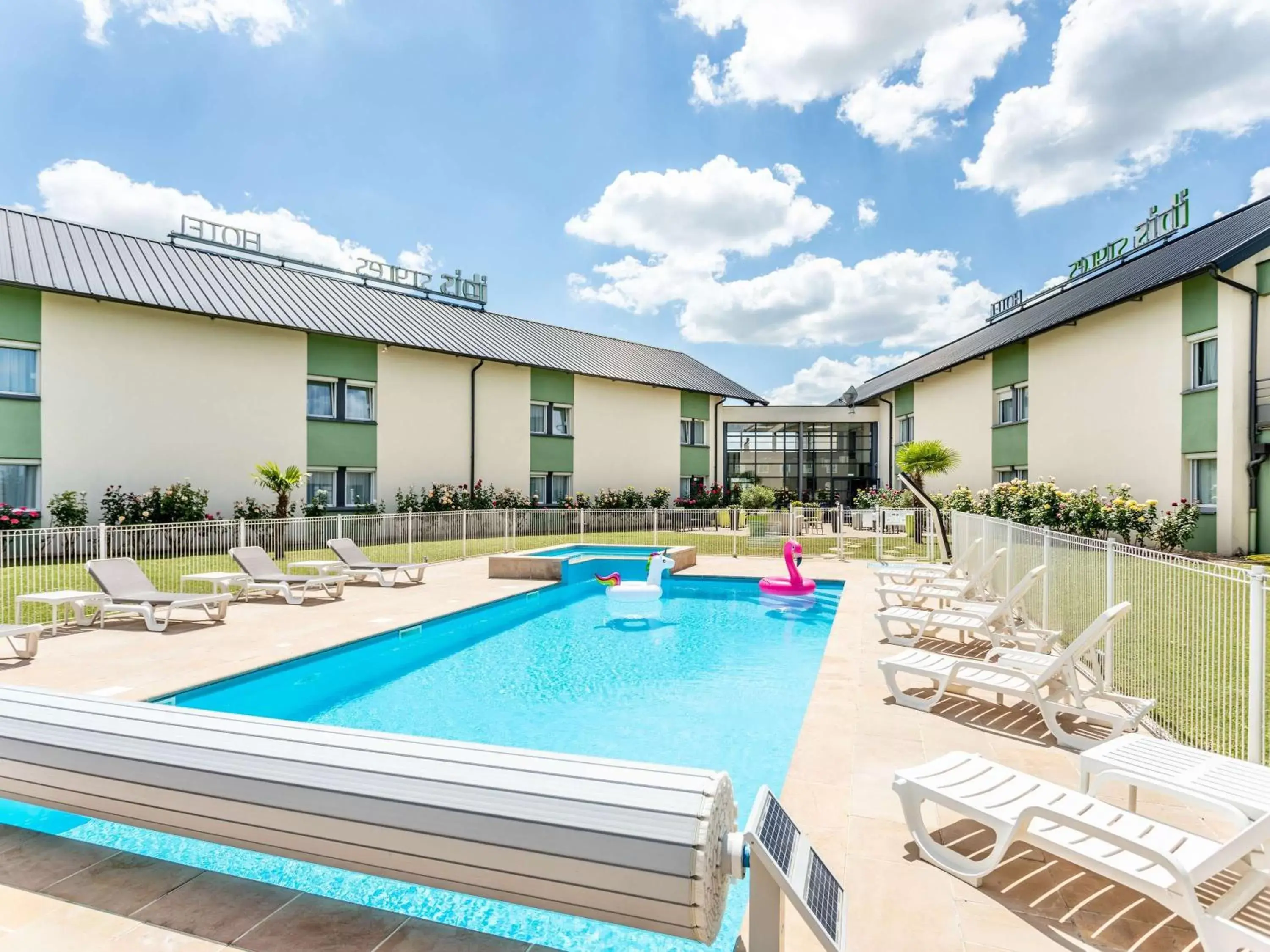 Pool view, Swimming Pool in ibis Styles Bourges