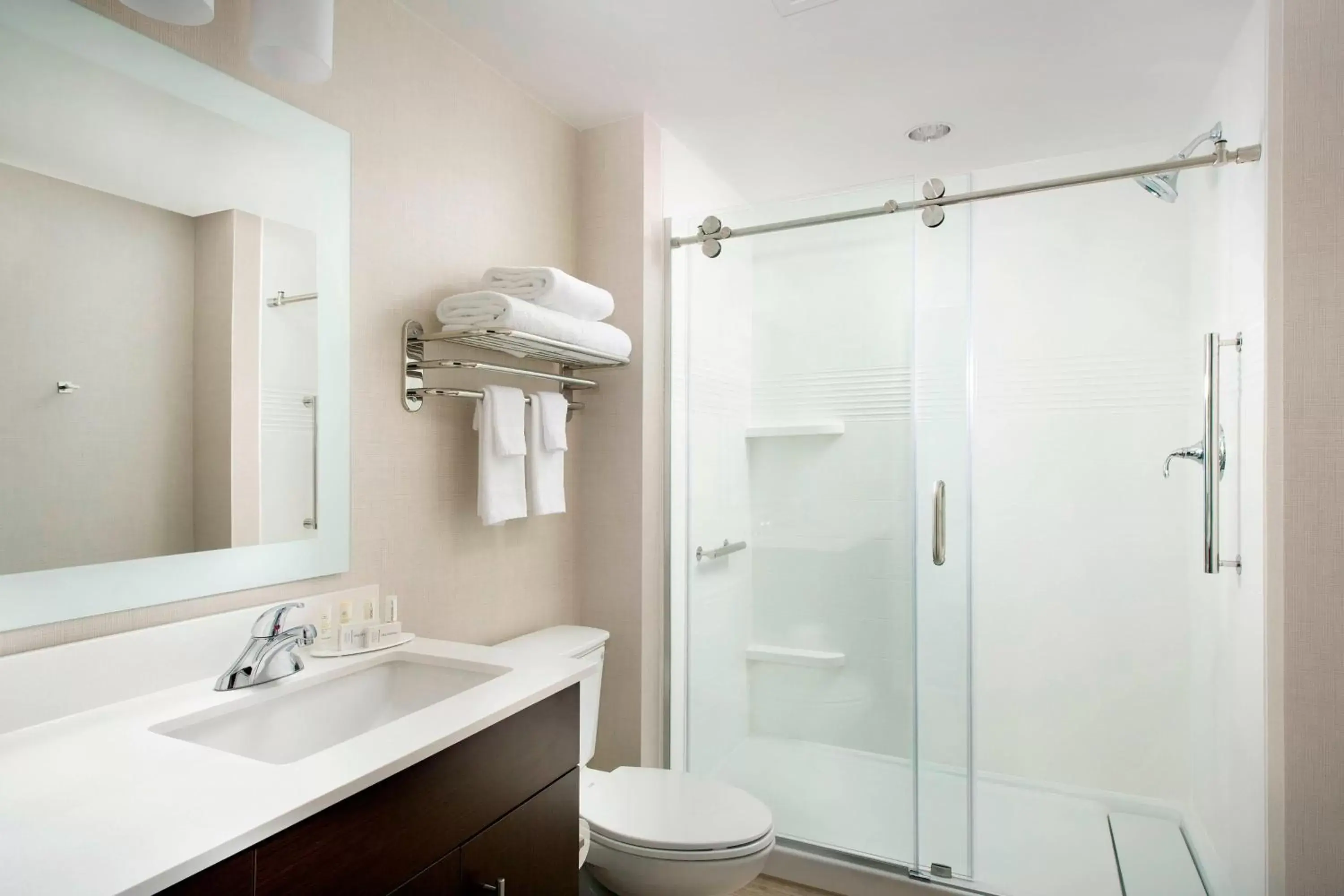 Bathroom in TownePlace Suites by Marriott Alexandria Fort Belvoir