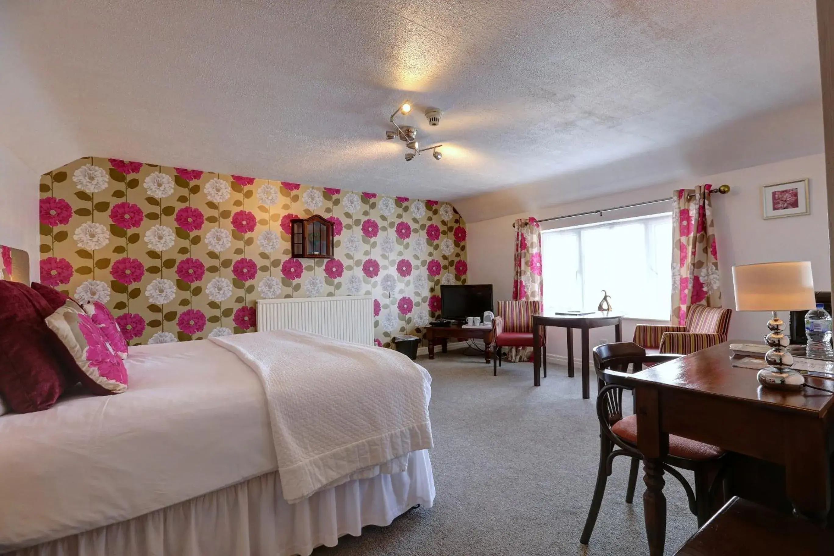 Photo of the whole room in Manor Court Hotel