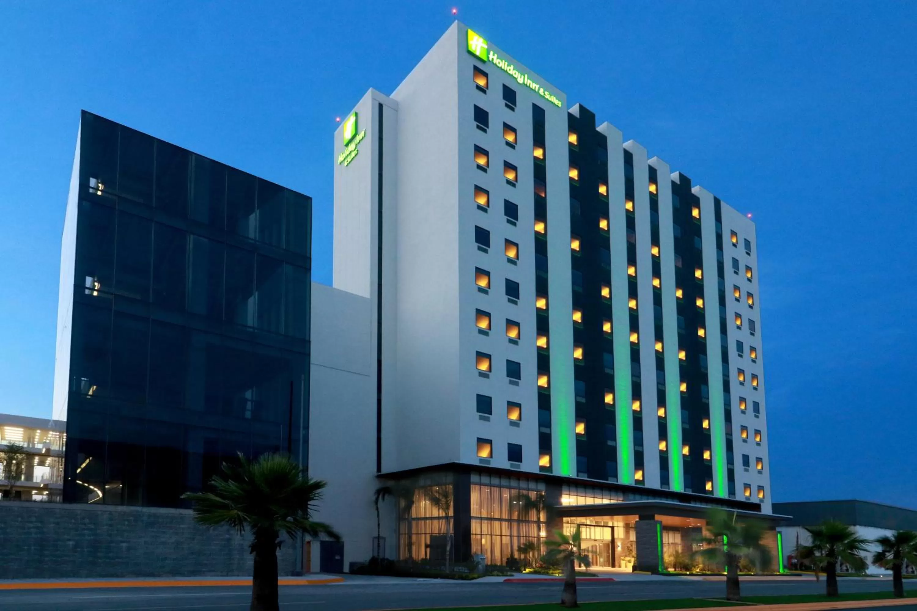 Property building in Holiday Inn & Suites Monterrey Apodaca Zona Airport, an IHG hotel