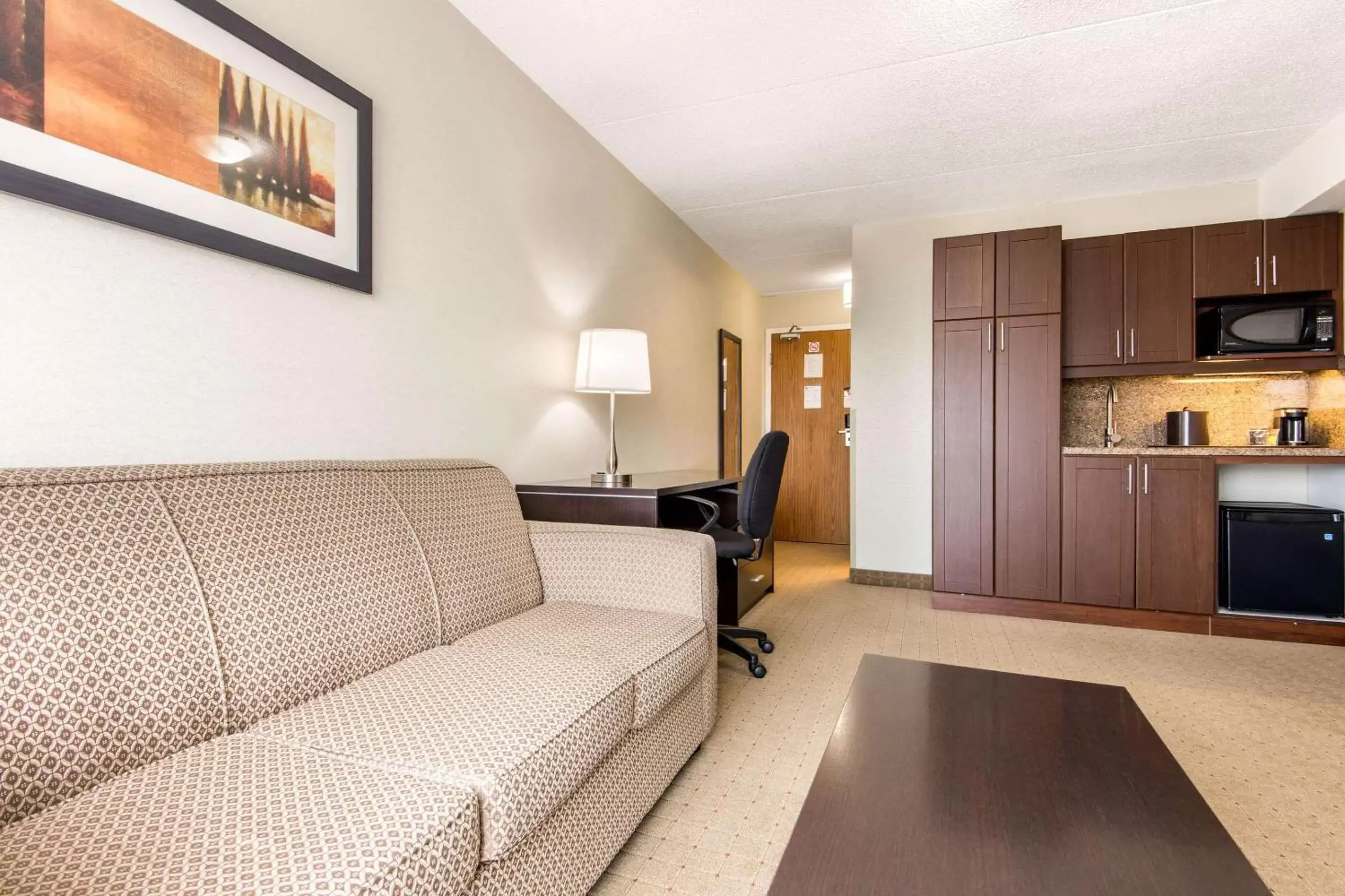 Photo of the whole room in Comfort Inn Airport West