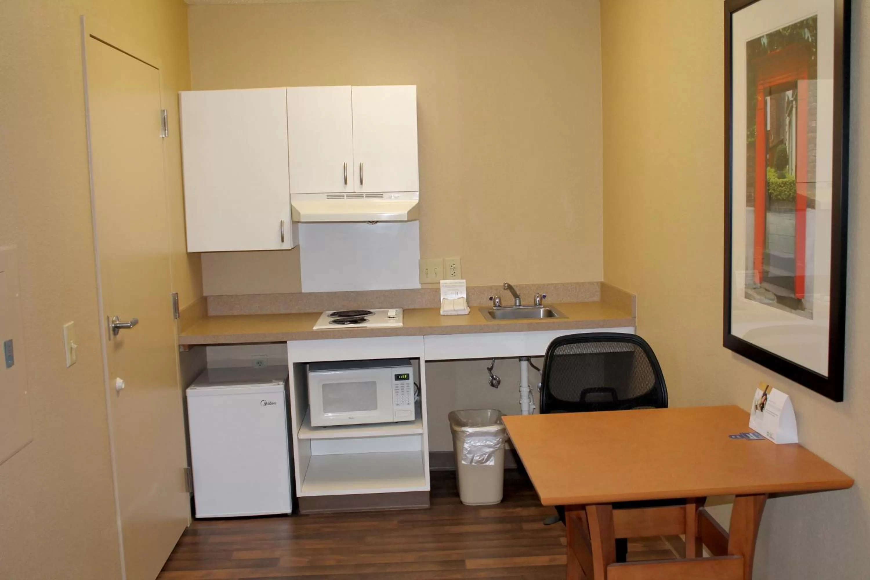 Kitchen or kitchenette in Extended Stay America Suites - Houston - The Woodlands