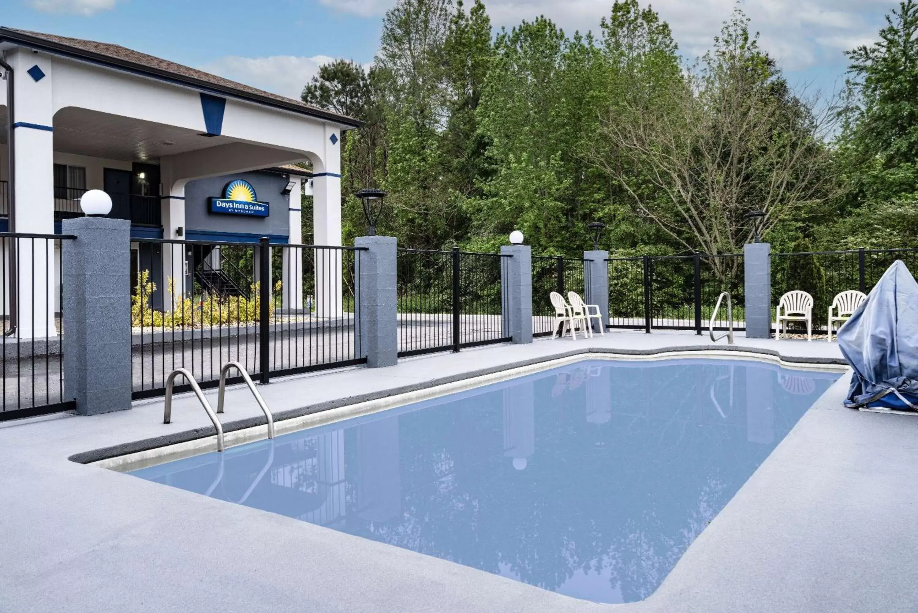 Pool view in Days Inn by Wyndham Hamilton Pool view in Days Inn by Wyndham Hamilton