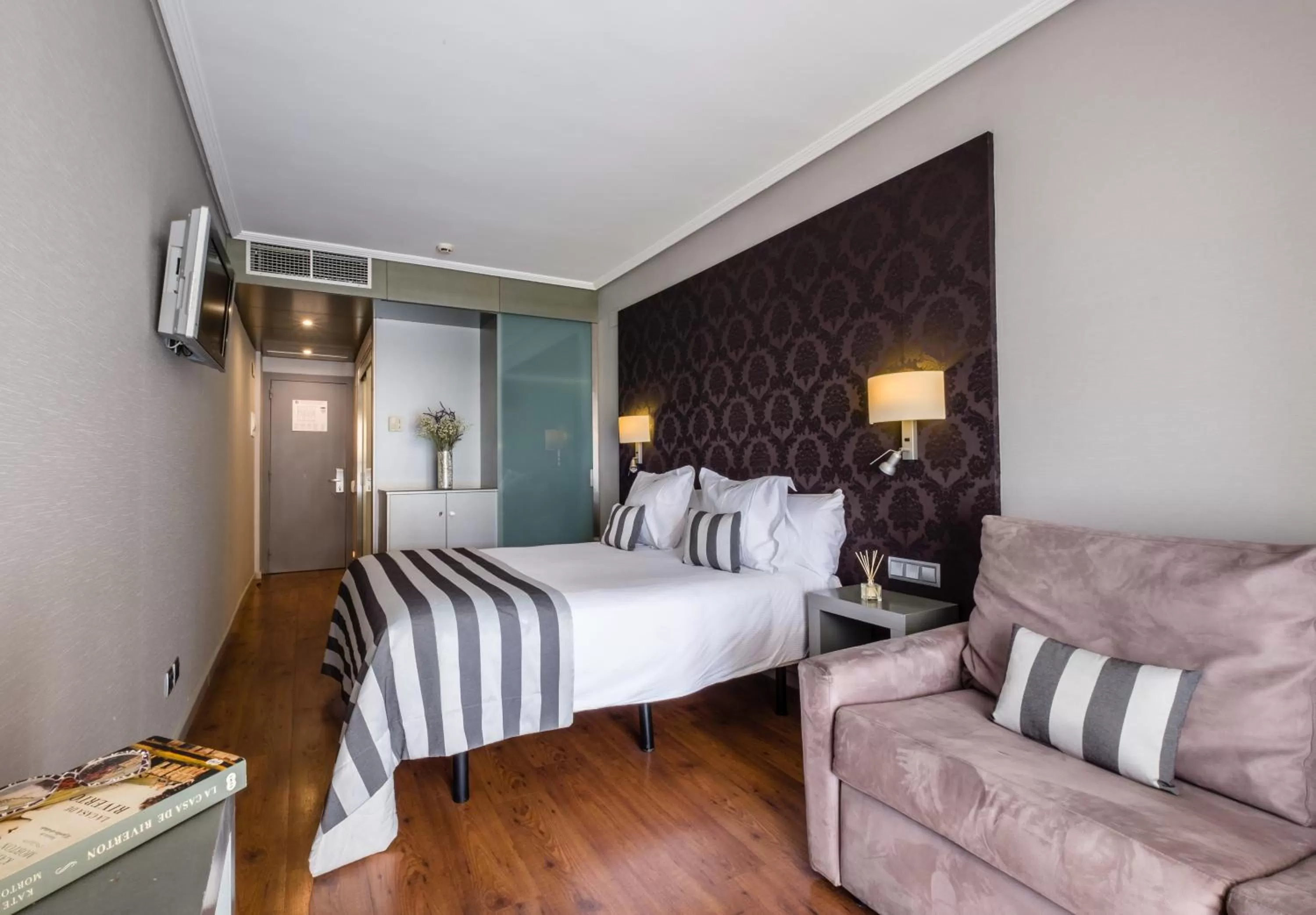 Double Room with parking included in Regente Aragón Gastronómico